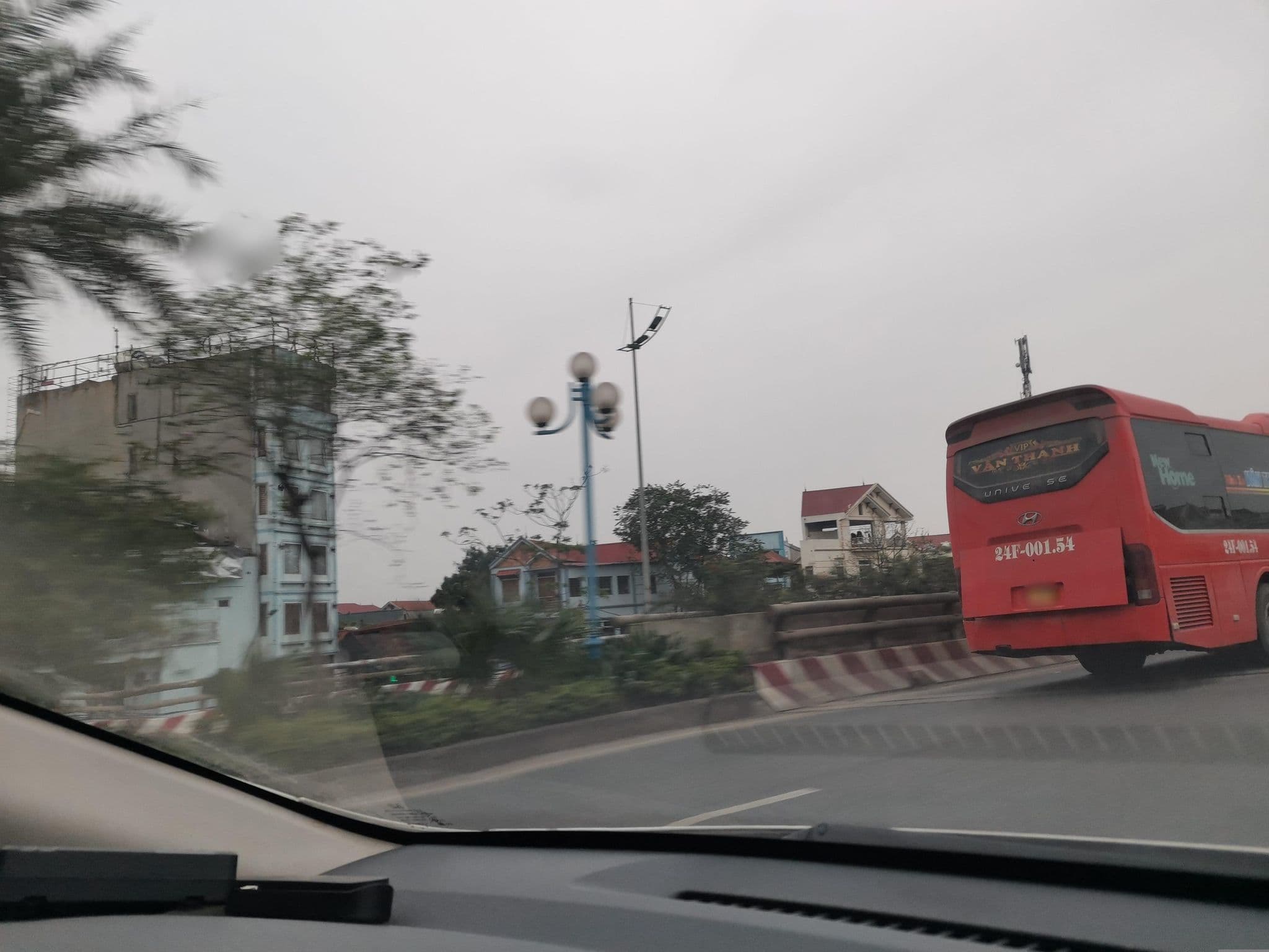 Street view near New Airport Hotel, Sóc Sơn — © hn_left_2 (CC BY-SA · Mapillary)