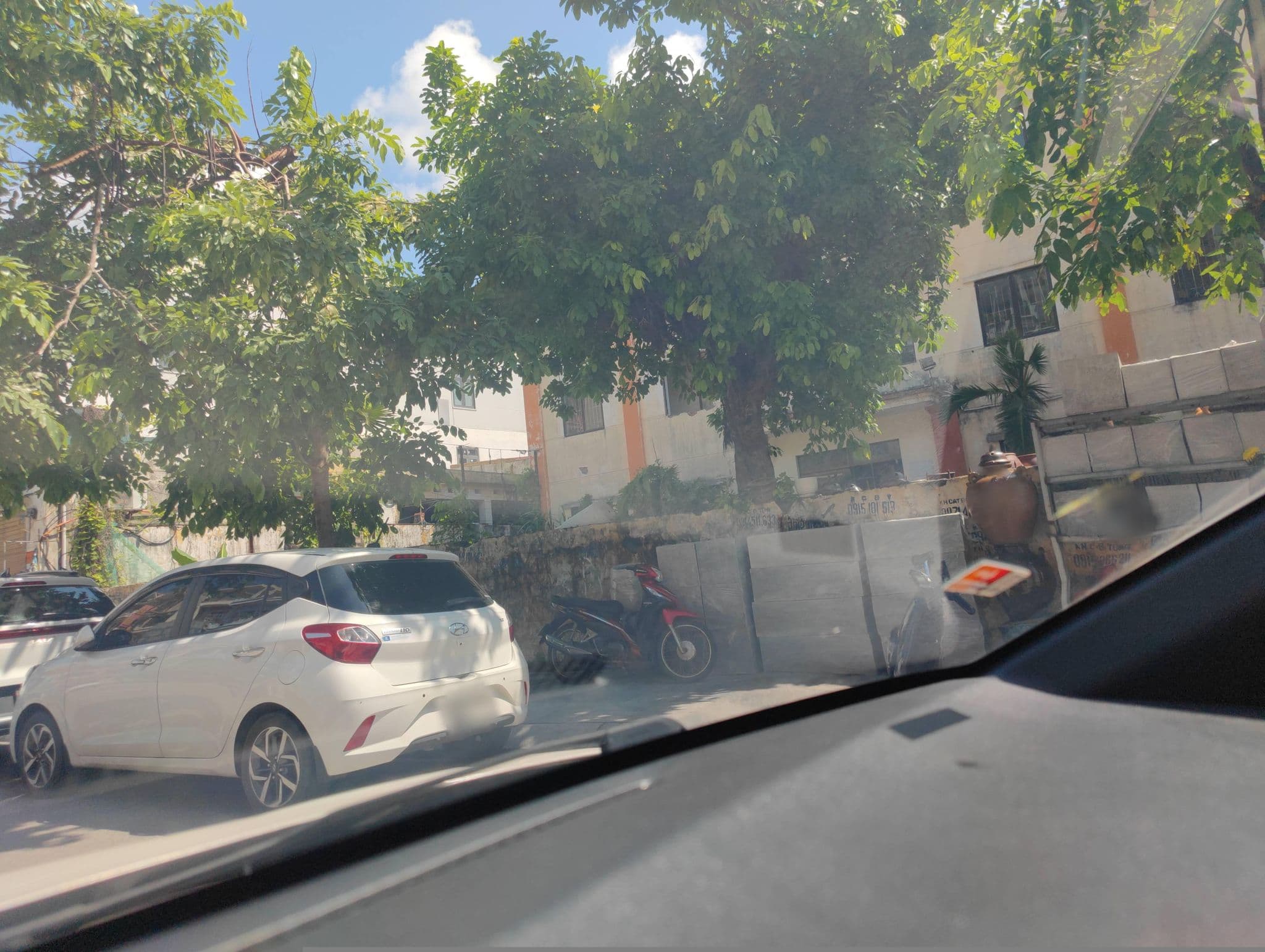 Street view near Halong Unique Hotel, Hạ Long — © hn_right_2 (CC BY-SA · Mapillary)