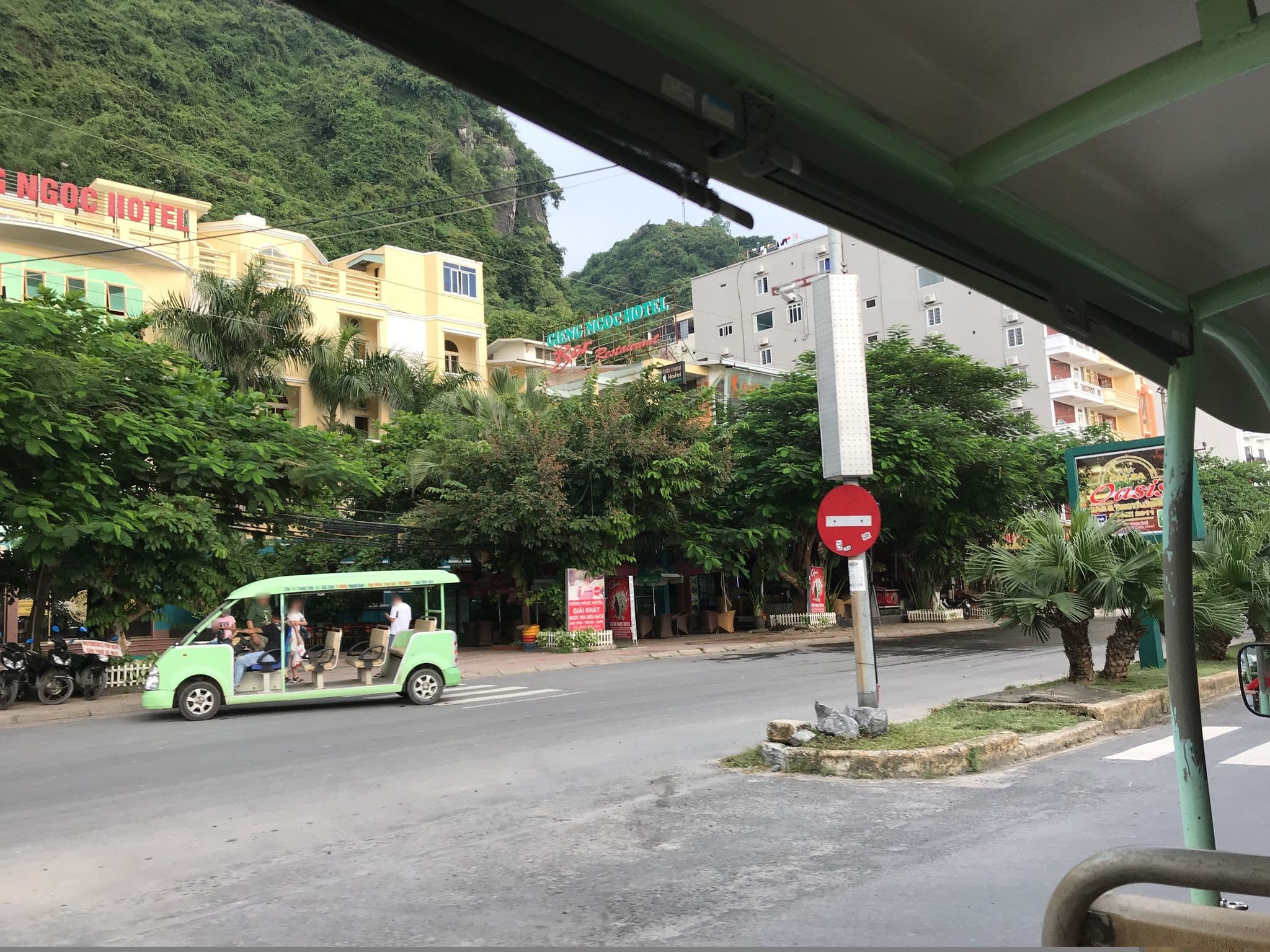 Street view near Downtown Cat Ba Hostel, Cát Bà — © nigelramsay (CC BY-SA · Mapillary)