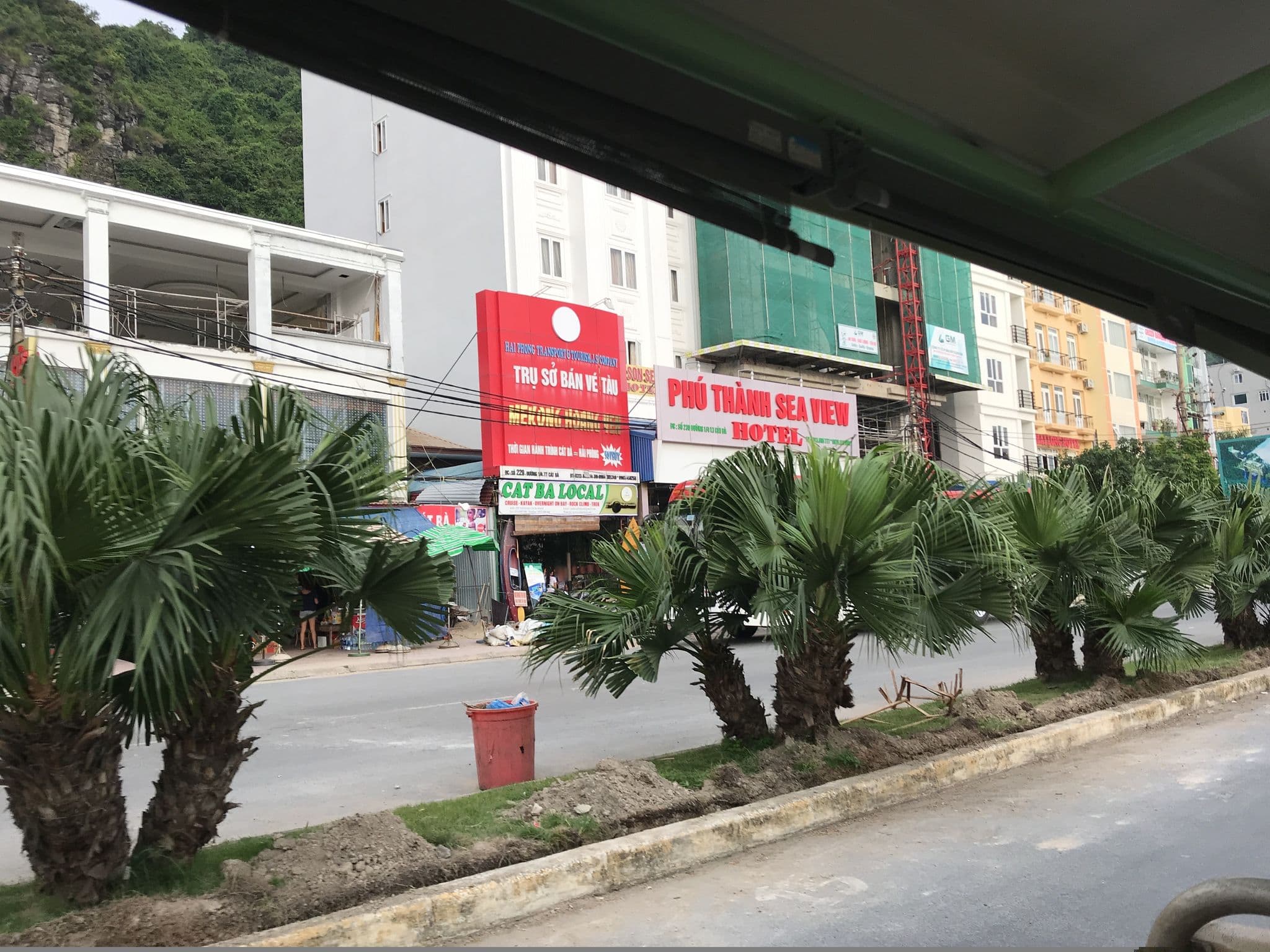 Street view near Cát Bà Hotel, Cát Bà — © nigelramsay (CC BY-SA · Mapillary)