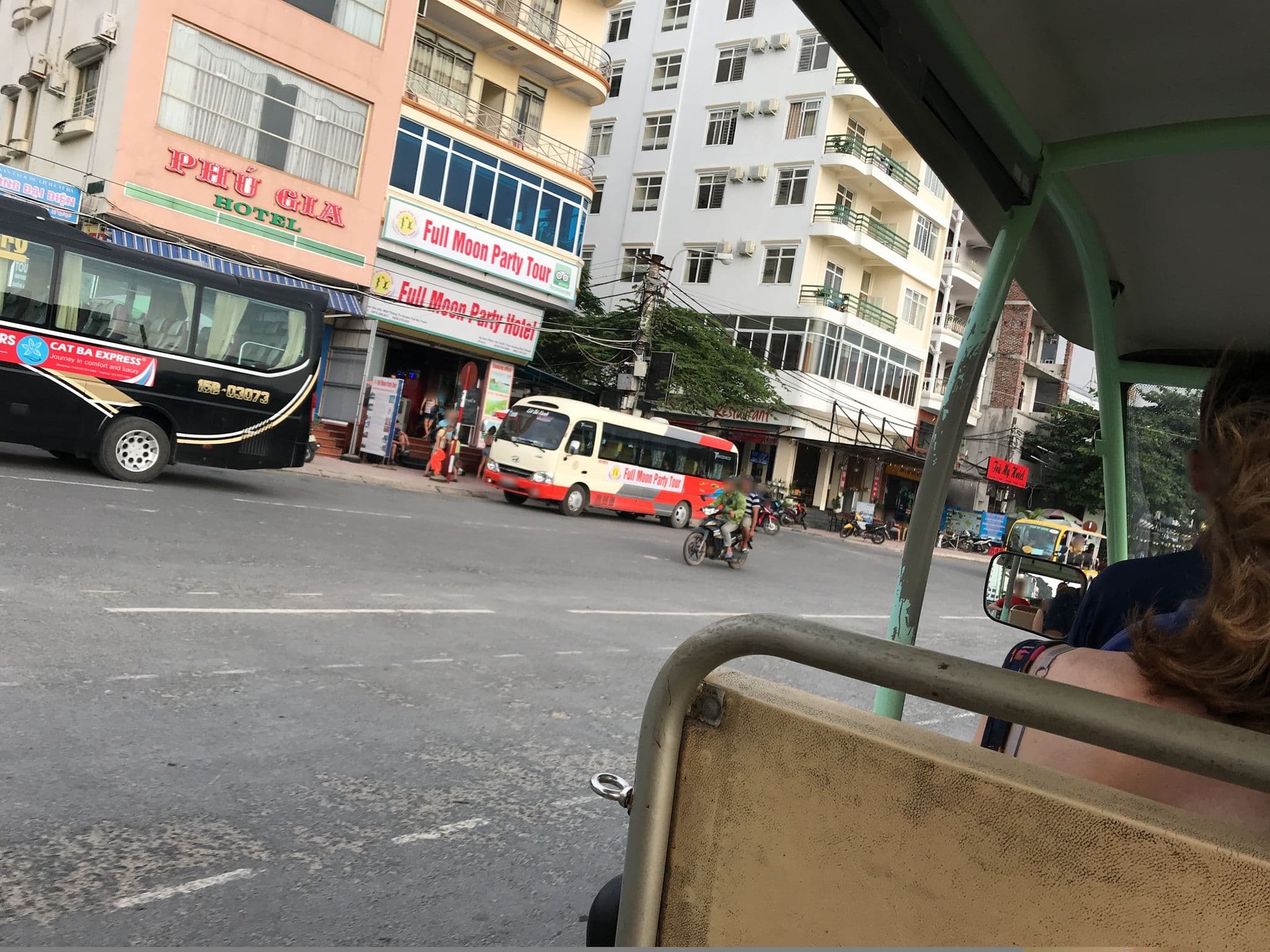 Street view near Nam Duong Hotel, Cát Bà — © nigelramsay (CC BY-SA · Mapillary)