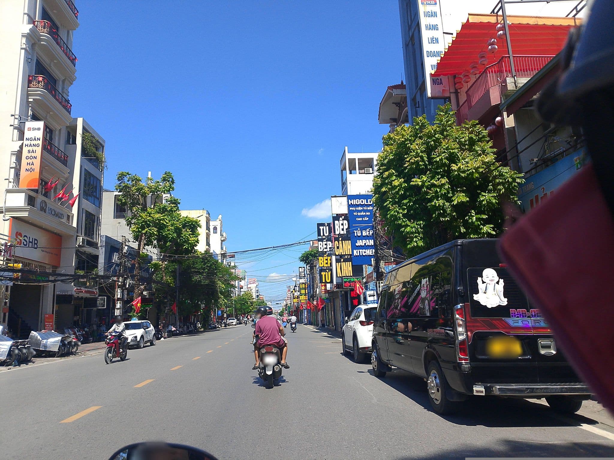 Street view near Hoang Lan Hotel, Haiphong — © HuyenGM78 (CC BY-SA · Mapillary)