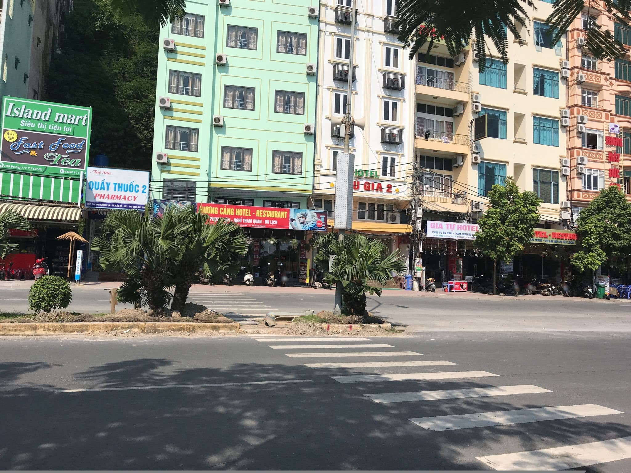 Street view near Thào Minh Hotel, Cát Bà — © nigelramsay (CC BY-SA · Mapillary)