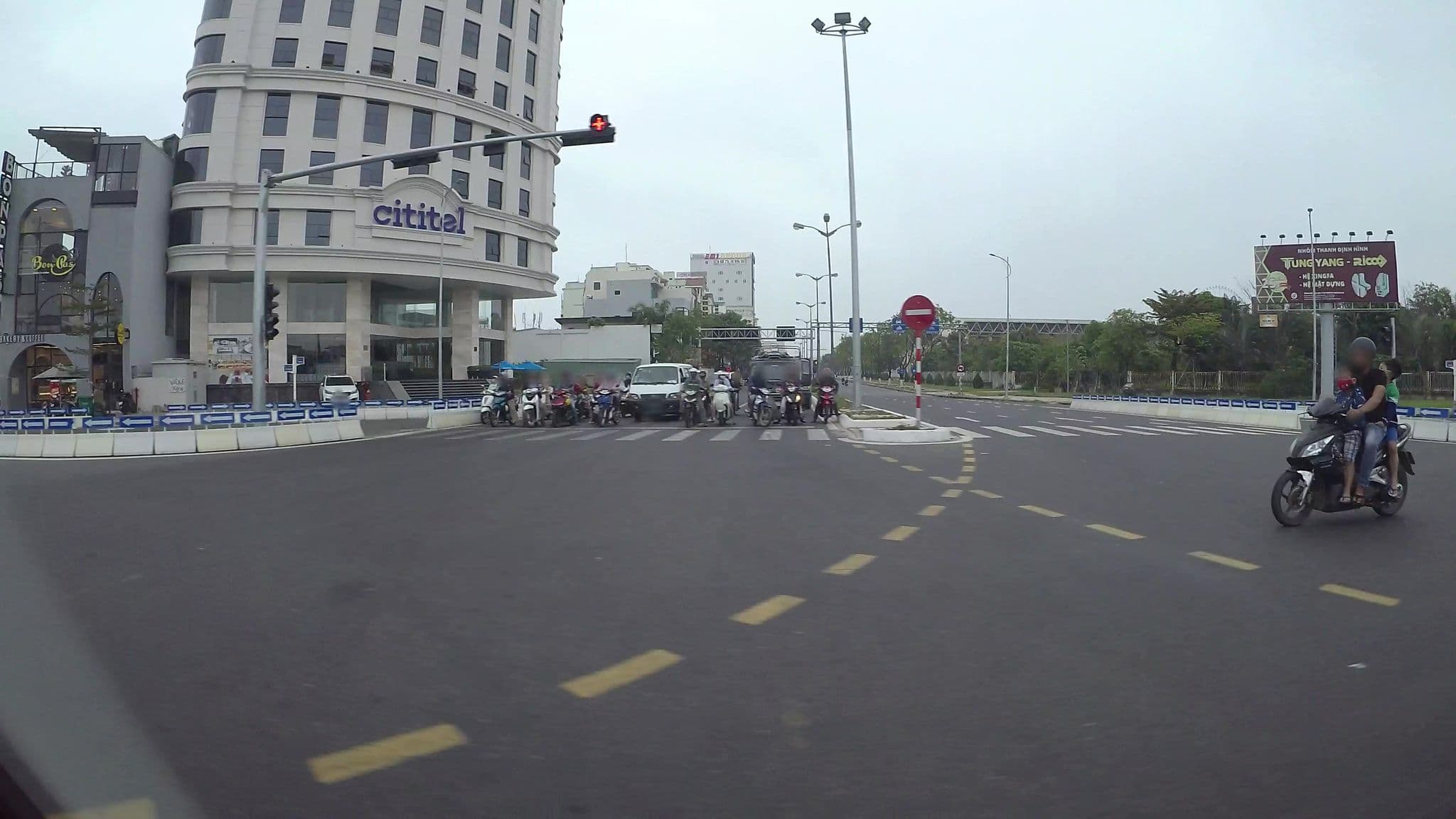 Street view near Grand Cititel Danang Hotel, Cẩm Lệ — © kaartcam (CC BY-SA · Mapillary)