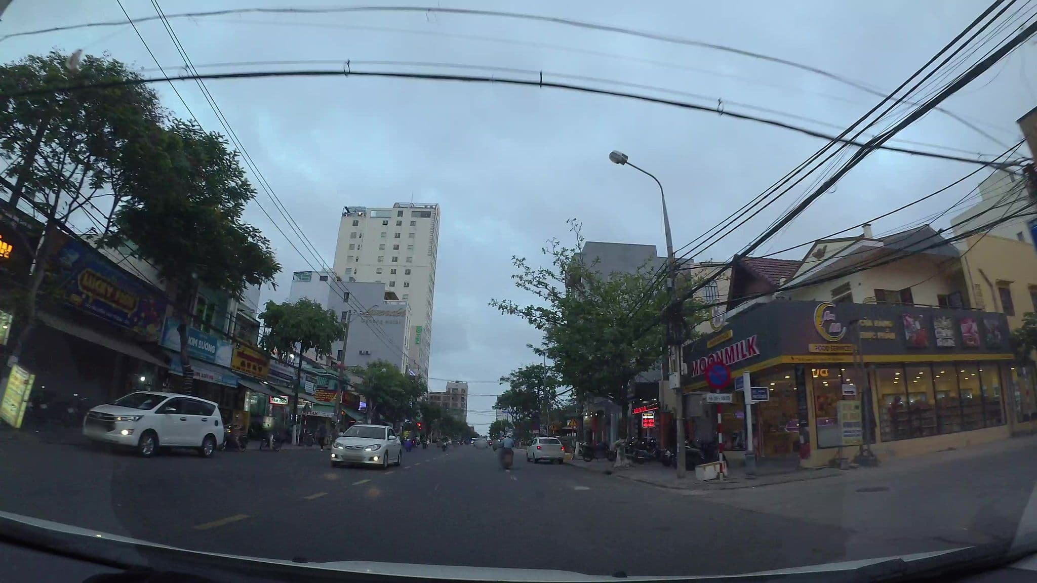 Street view near Estrella Hotel, Sơn Trà — © kaartcam (CC BY-SA · Mapillary)