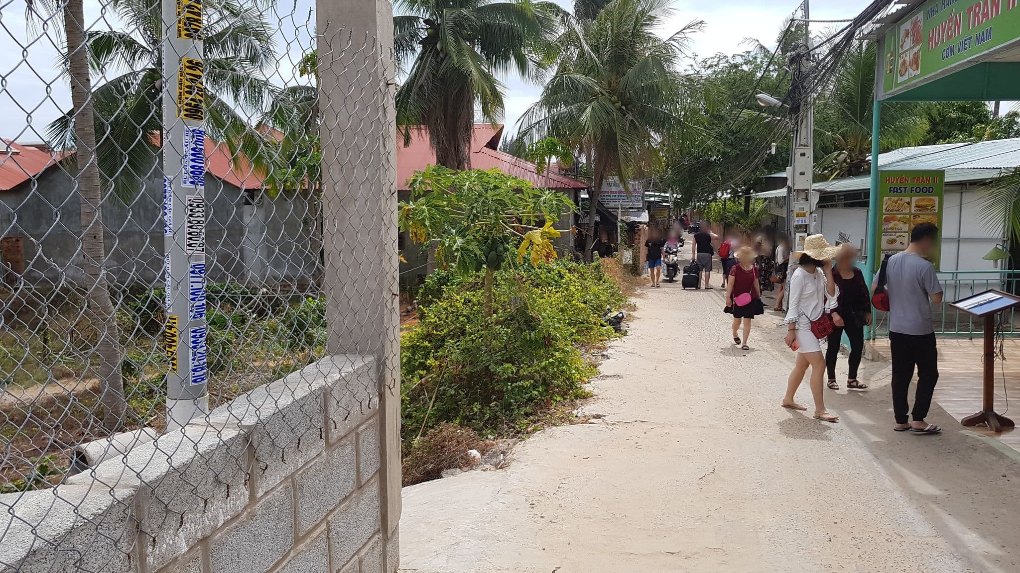 Street view near Thang Trung Guesthouse, Mui Ne — © nielsthemapper (CC BY-SA · Mapillary)