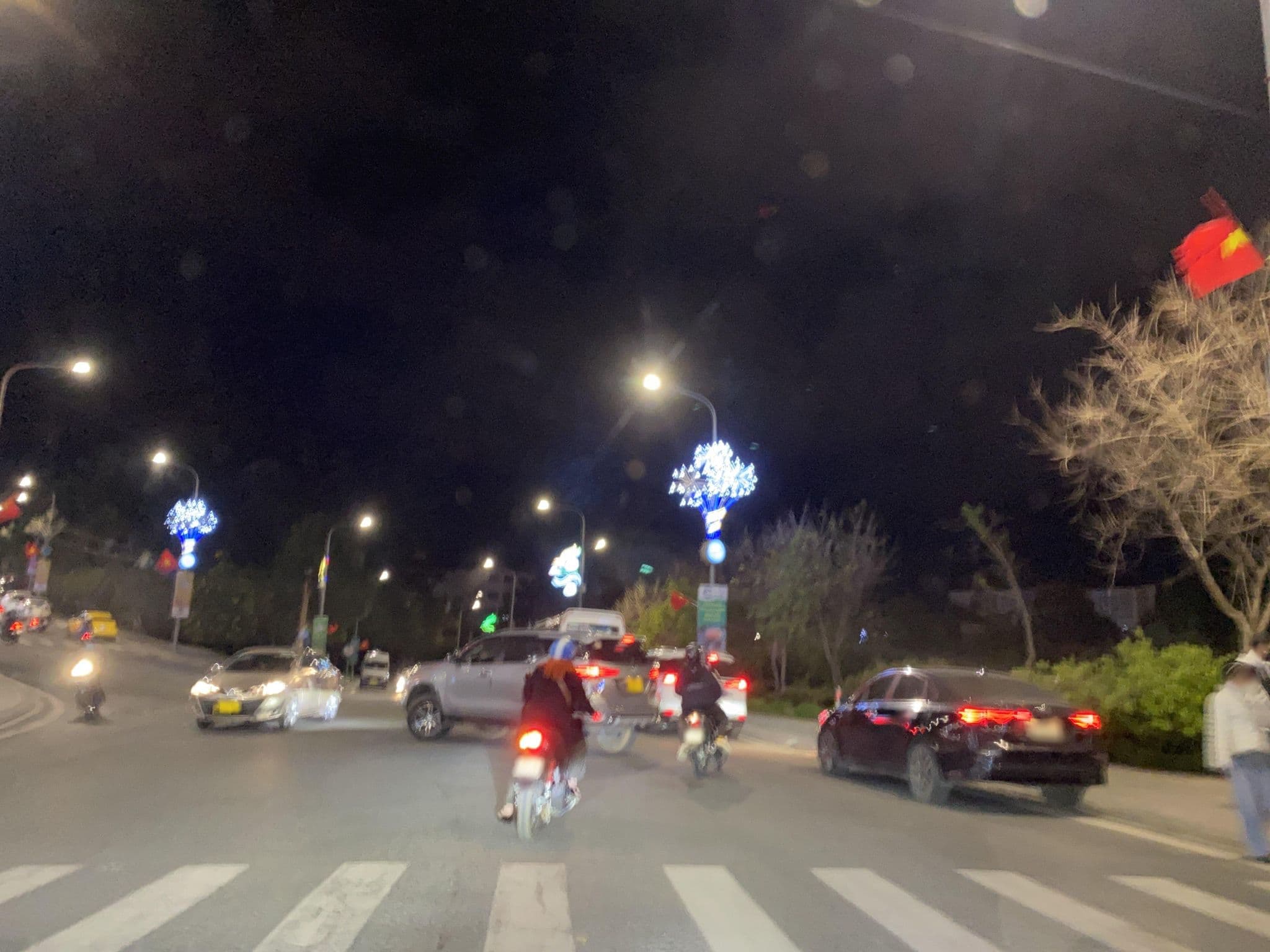 Street view near Suoi Cat Hotel, Ðà Lạt — © DriveWithHoang (CC BY-SA · Mapillary)