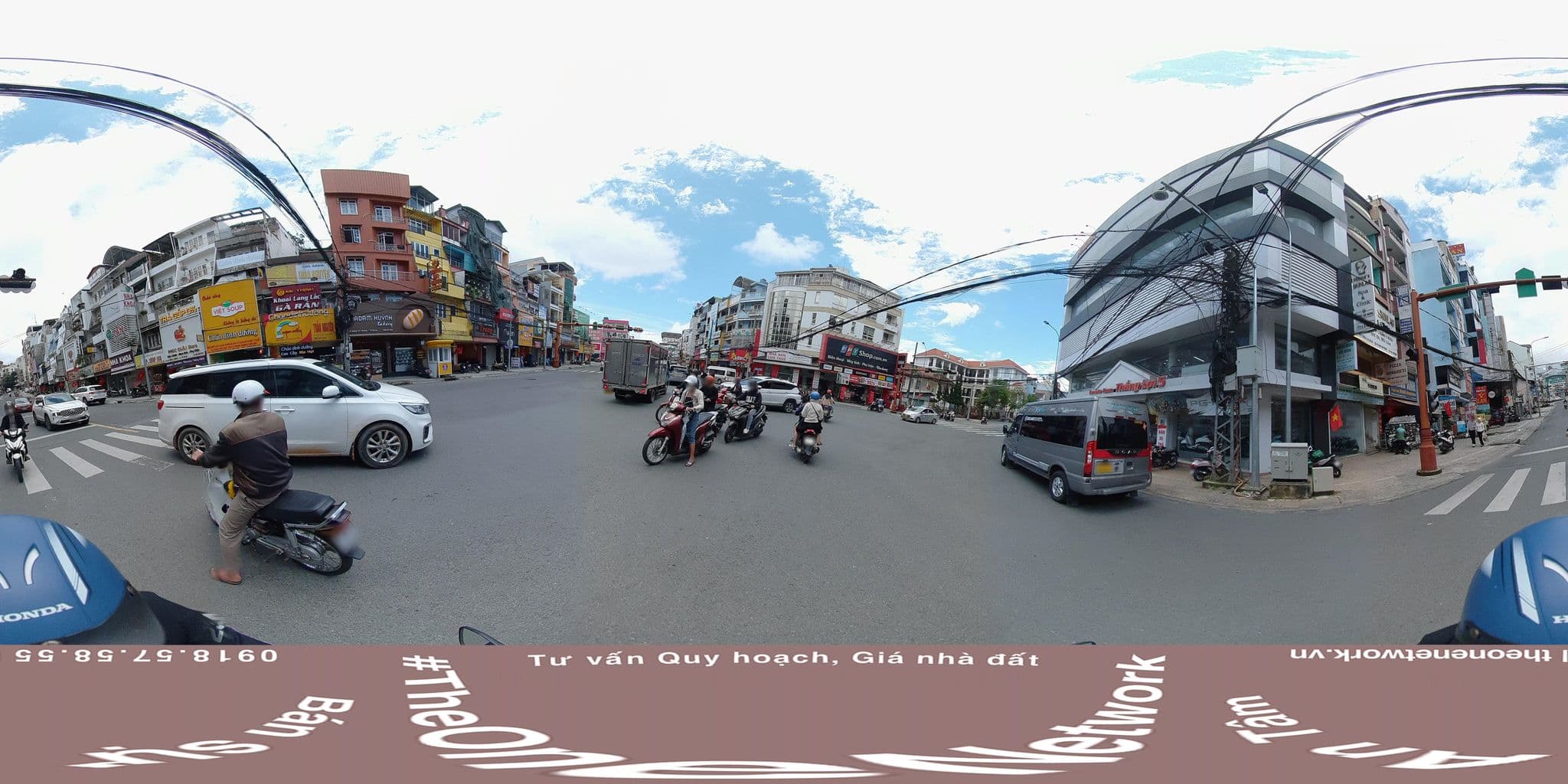 Street view near Thanh Truc Hotel, Ðà Lạt — © theonenetwork (CC BY-SA · Mapillary)