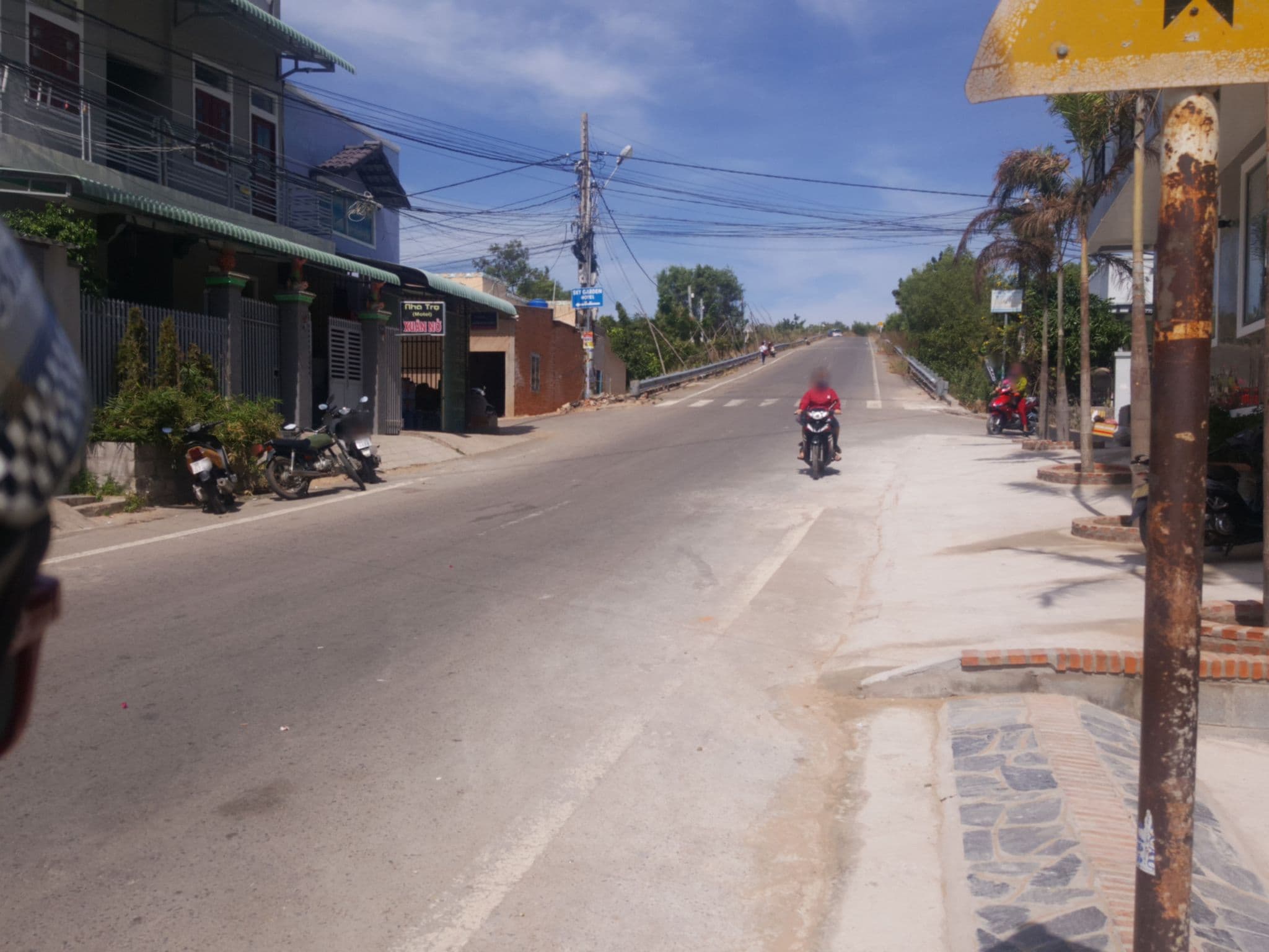 Street view near van thanh hotel, Mui Ne — © mwinstrup (CC BY-SA · Mapillary)