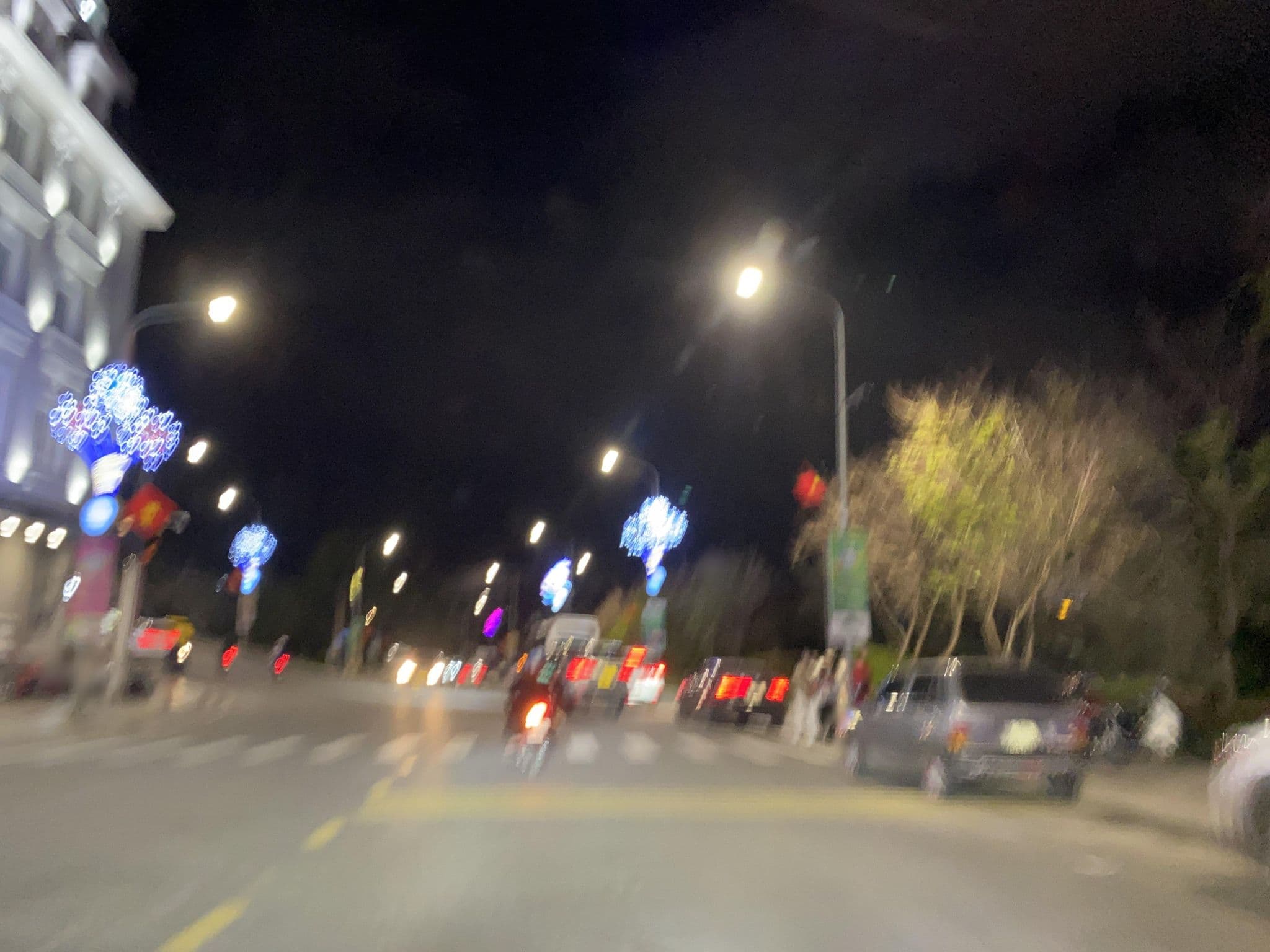 Street view near Best Western Dalat Plaza Hotel, Ðà Lạt — © DriveWithHoang (CC BY-SA · Mapillary)