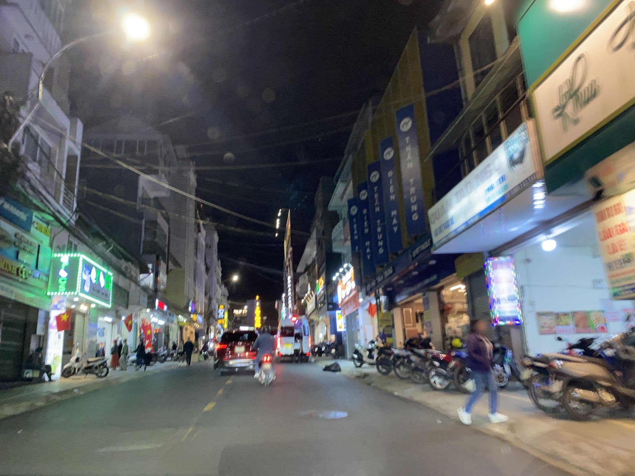 Street view near Enjoy Dalat Hostel, Ðà Lạt — © DriveWithHoang (CC BY-SA · Mapillary)