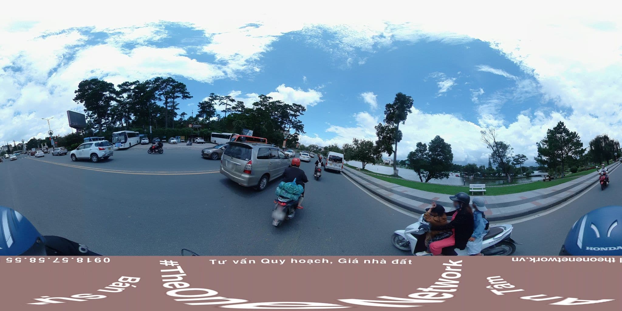 Street view near khách sạn hương thủy, Ðà Lạt — © theonenetwork (CC BY-SA · Mapillary)