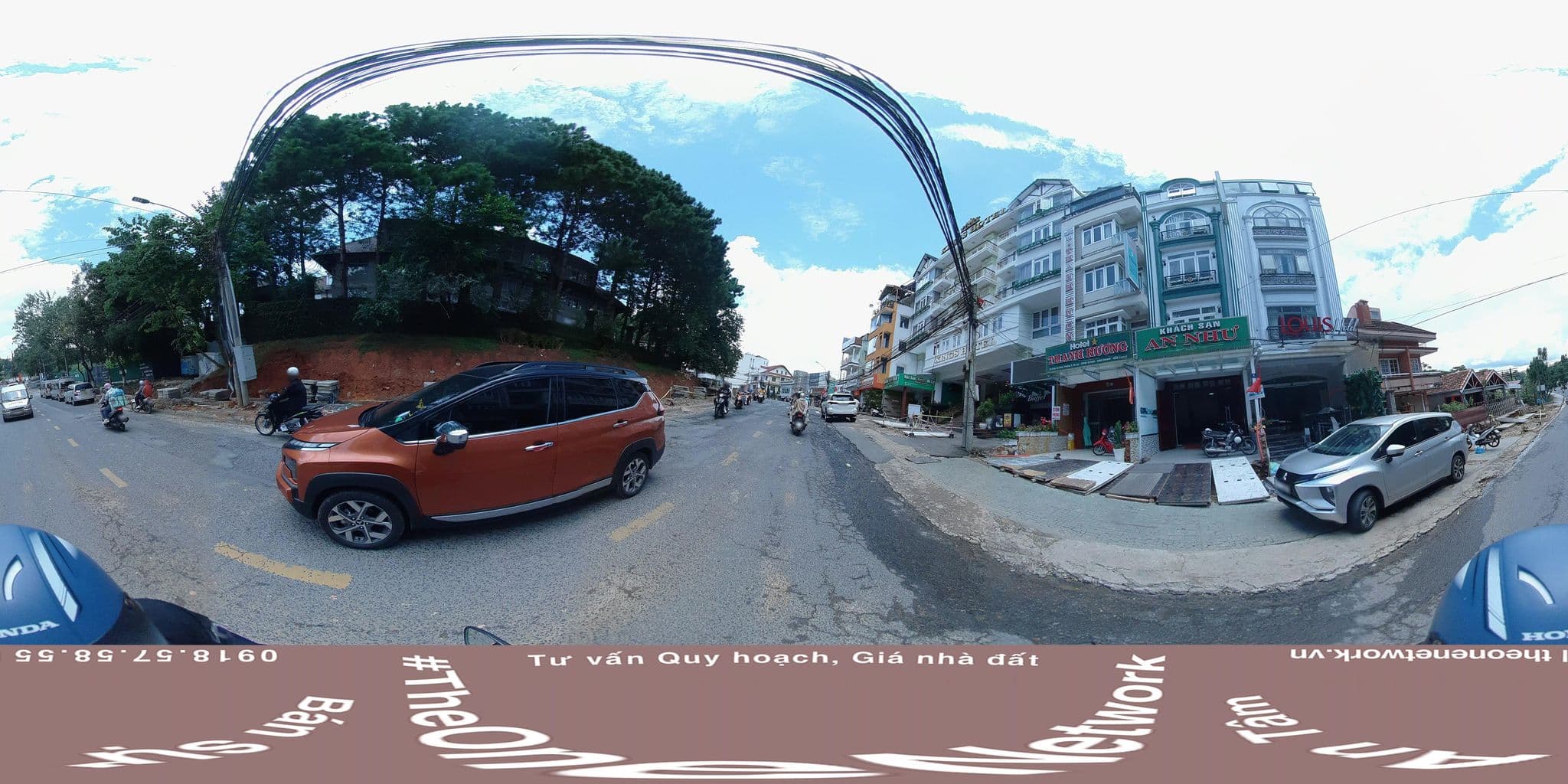 Street view near Nhà nghỉ Thanh Tâm, Ðà Lạt — © theonenetwork (CC BY-SA · Mapillary)