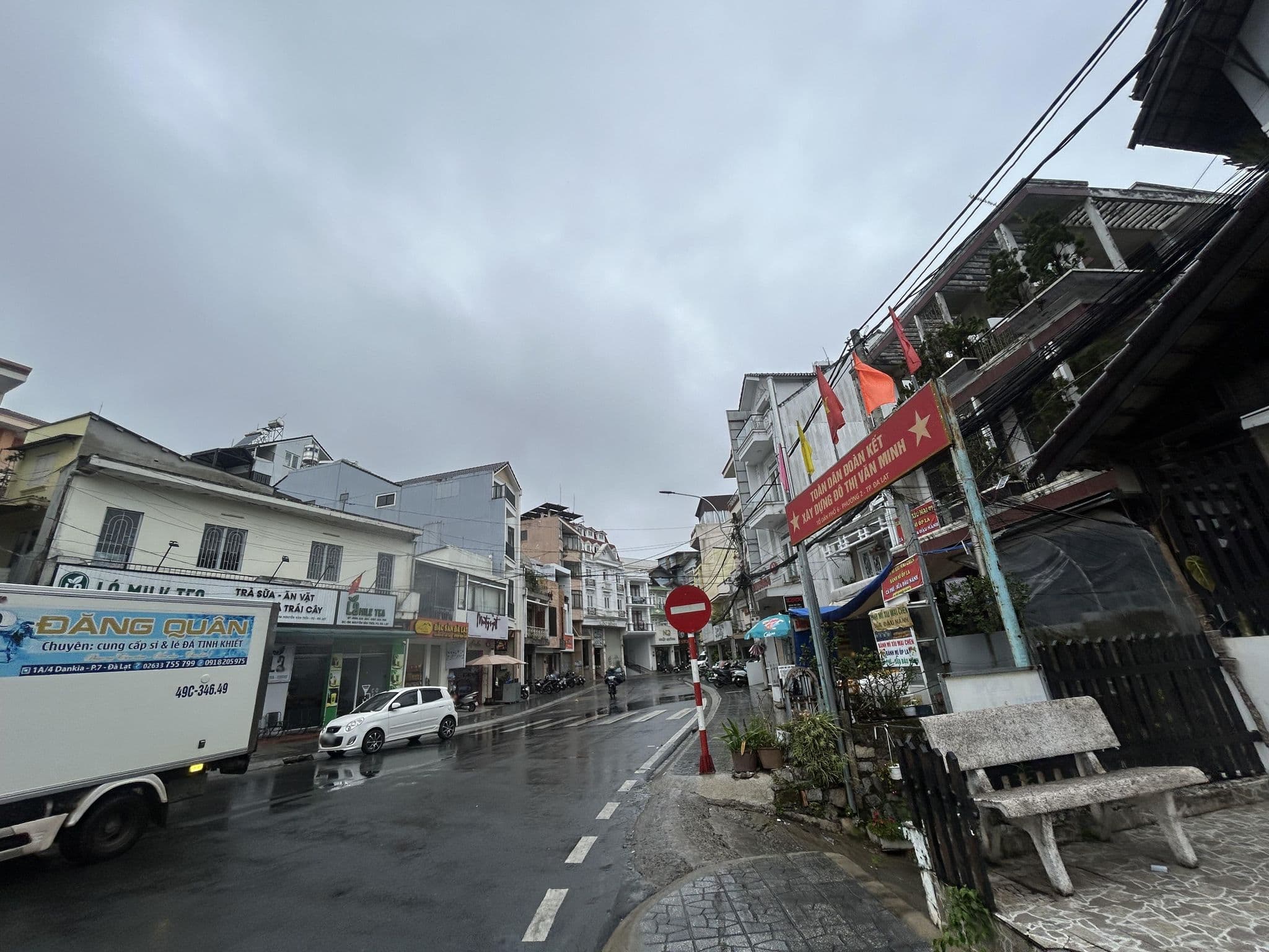 Street view near thao Tri Giao, Ðà Lạt — © ruslan_fat (CC BY-SA · Mapillary)
