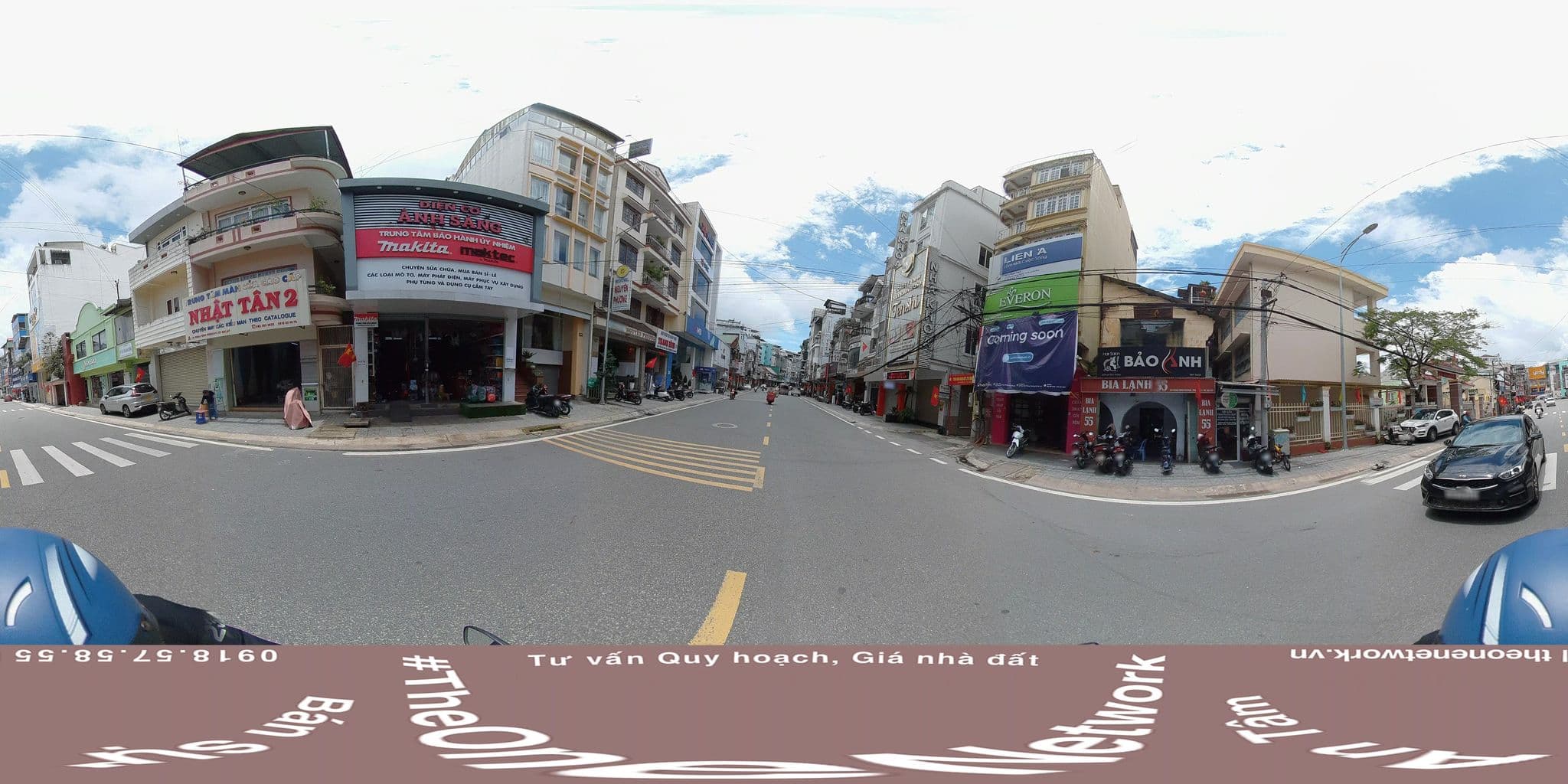 Street view near Huong Quang Hotel, Ðà Lạt — © theonenetwork (CC BY-SA · Mapillary)