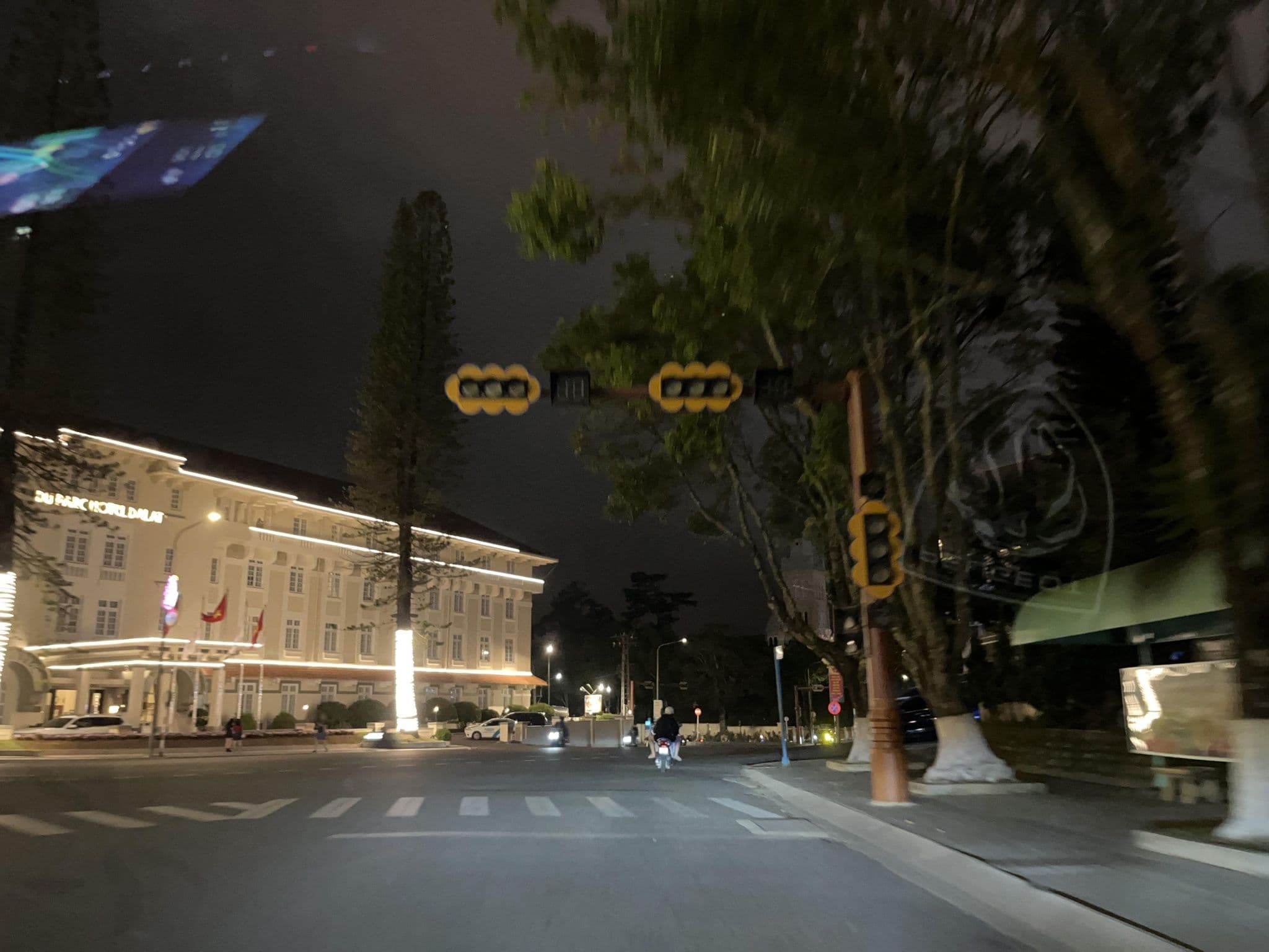 Street view near Dalat Colico Hotel, Ðà Lạt — © DriveWithHoang (CC BY-SA · Mapillary)