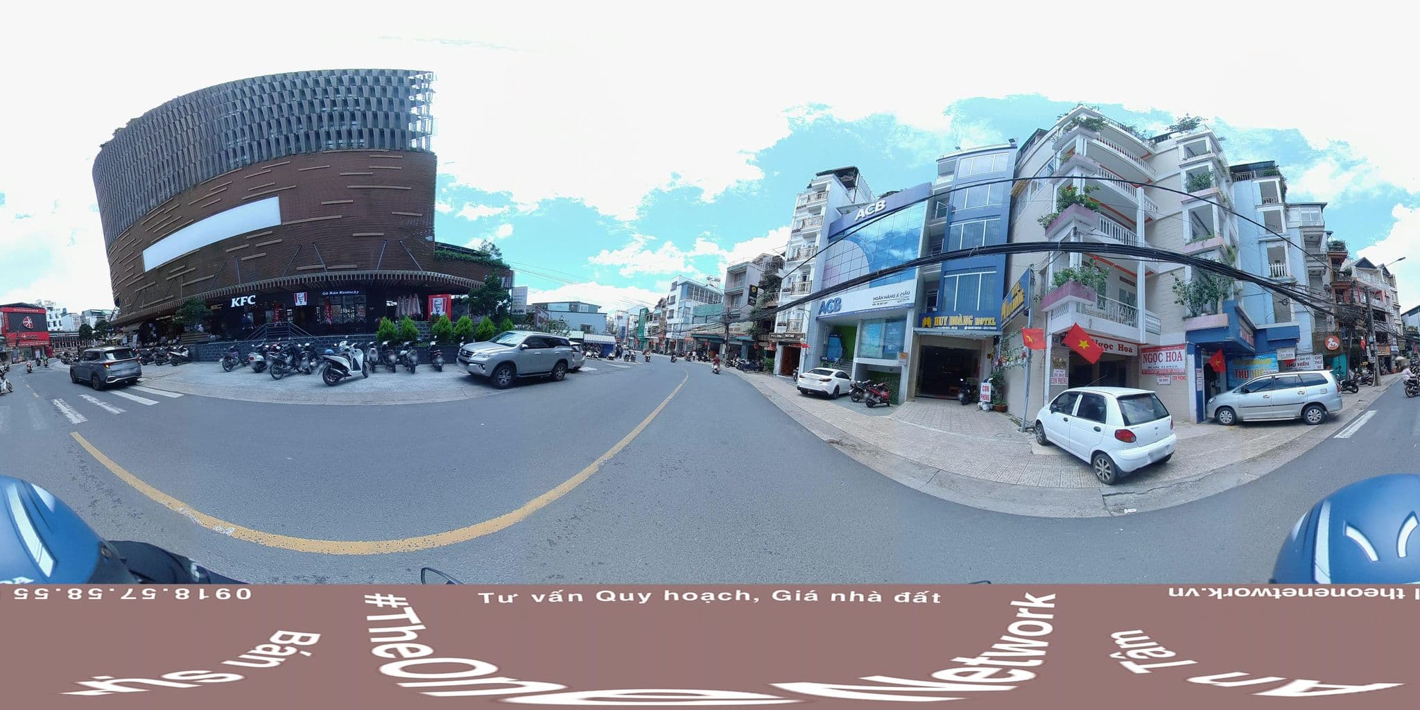 Street view near Huy Hoàng Hotel, Ðà Lạt — © theonenetwork (CC BY-SA · Mapillary)