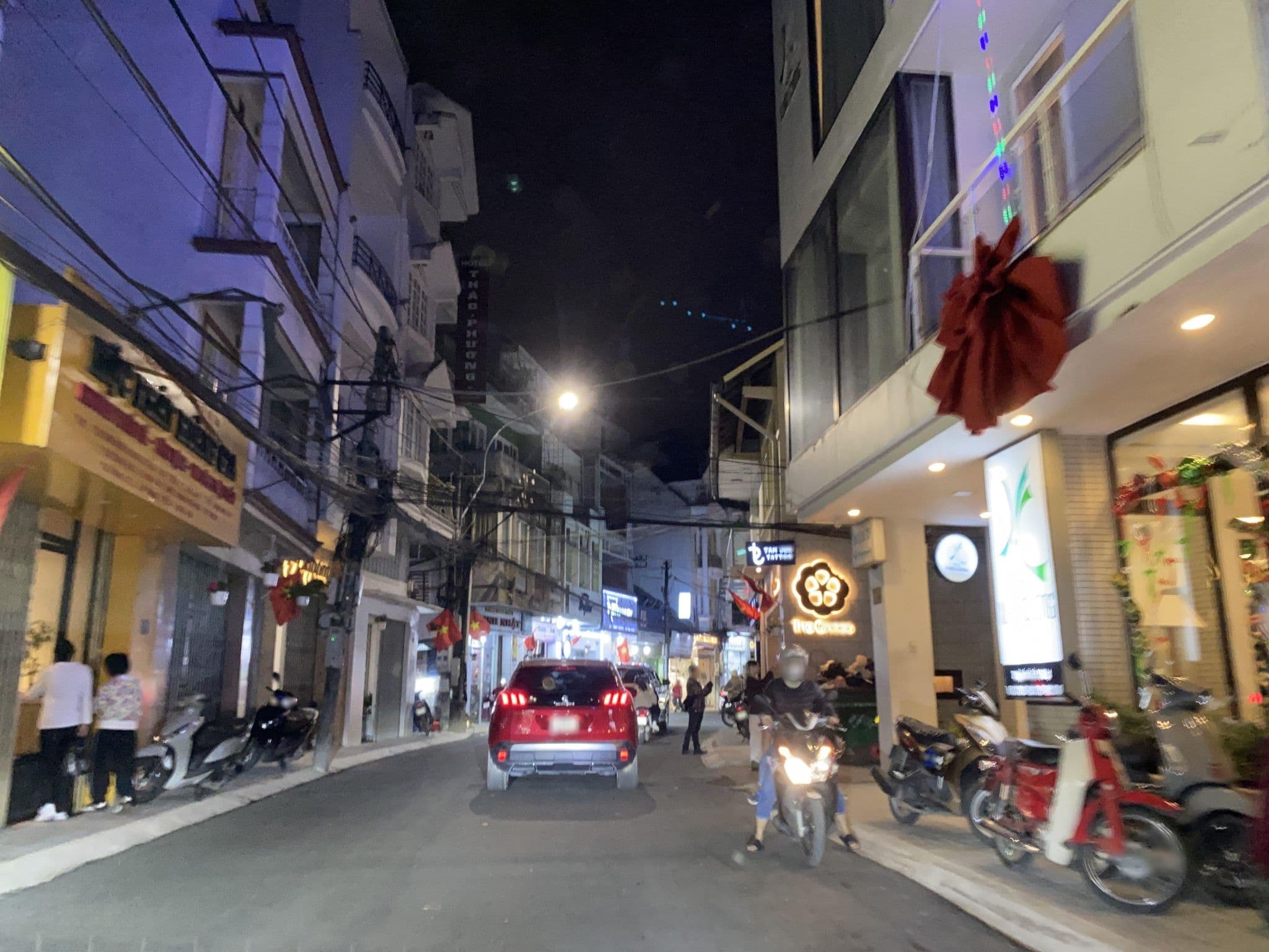 Street view near Xuân Cường Hotel, Ðà Lạt — © DriveWithHoang (CC BY-SA · Mapillary)