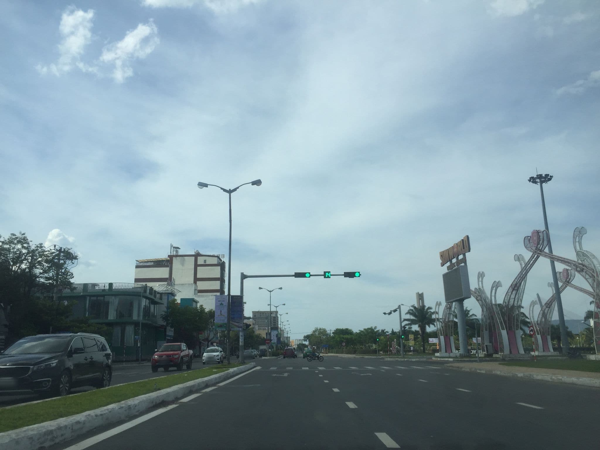 Street view near Long Phú Hotel, Sơn Trà — © duytc (CC BY-SA · Mapillary)