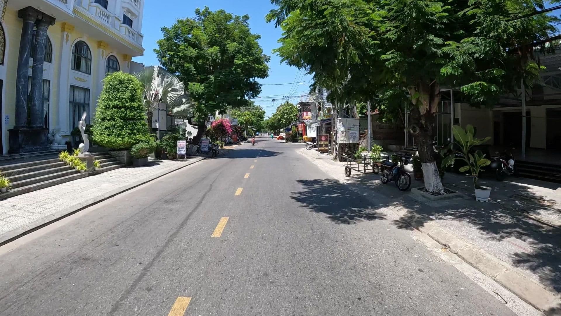 Street view near Hoi An Lantern Hotel, Hoi An — © lucomsky (CC BY-SA · Mapillary)