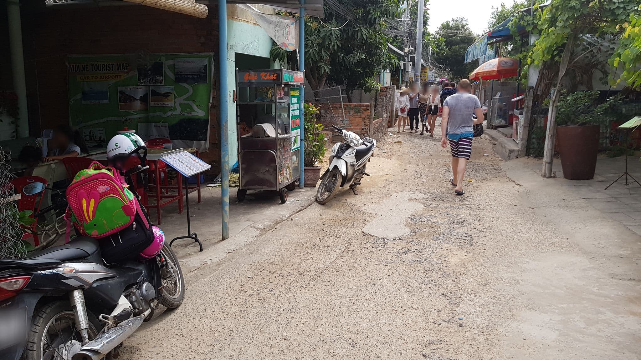 Street view near Nhà Tro Huyên Trân, Mui Ne — © nielsthemapper (CC BY-SA · Mapillary)