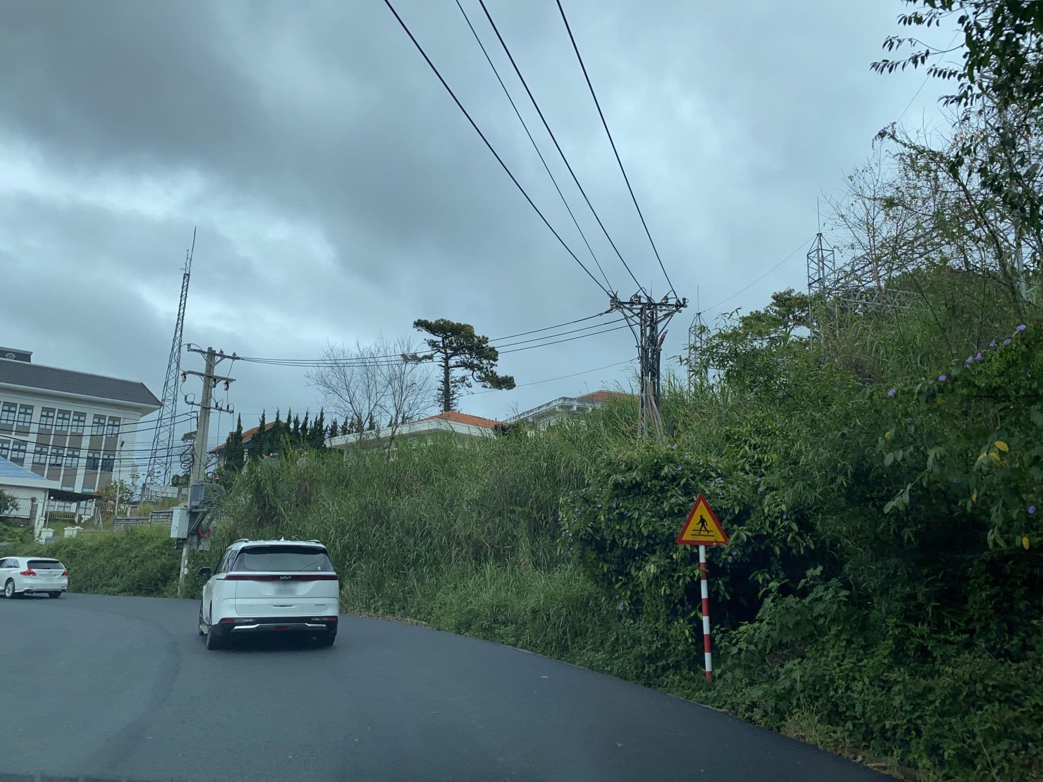 Street view near Nhathuy Hotel, Ðà Lạt — © DriveWithHoang (CC BY-SA · Mapillary)