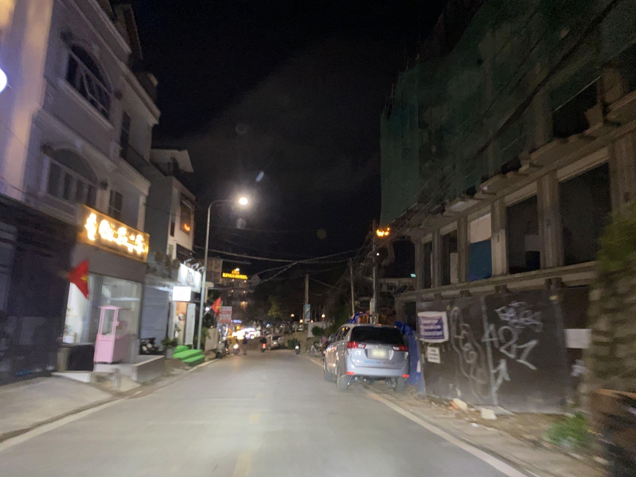 Street view near Full House - Ngoc Tram Anh Hostel, Ðà Lạt — © DriveWithHoang (CC BY-SA · Mapillary)
