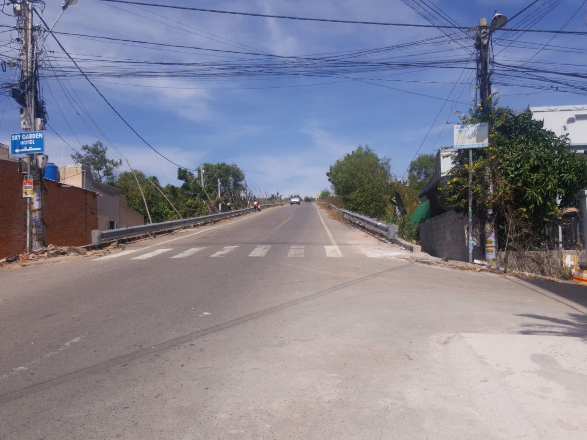 Street view near 八道客栈, Mui Ne — © mwinstrup (CC BY-SA · Mapillary)