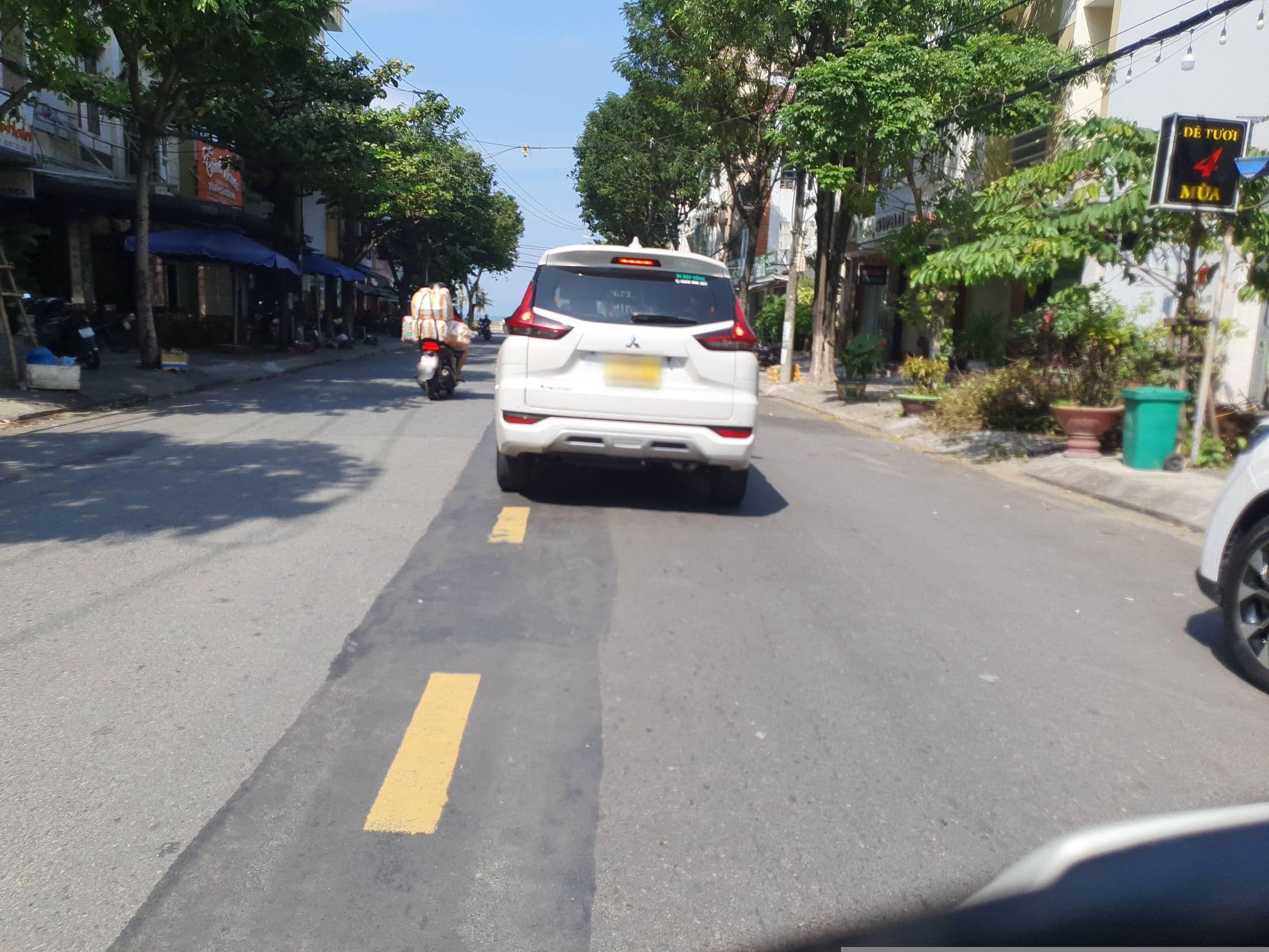 Street view near Tay Hai Hotel, Thanh Khê — © russmcd (CC BY-SA · Mapillary)