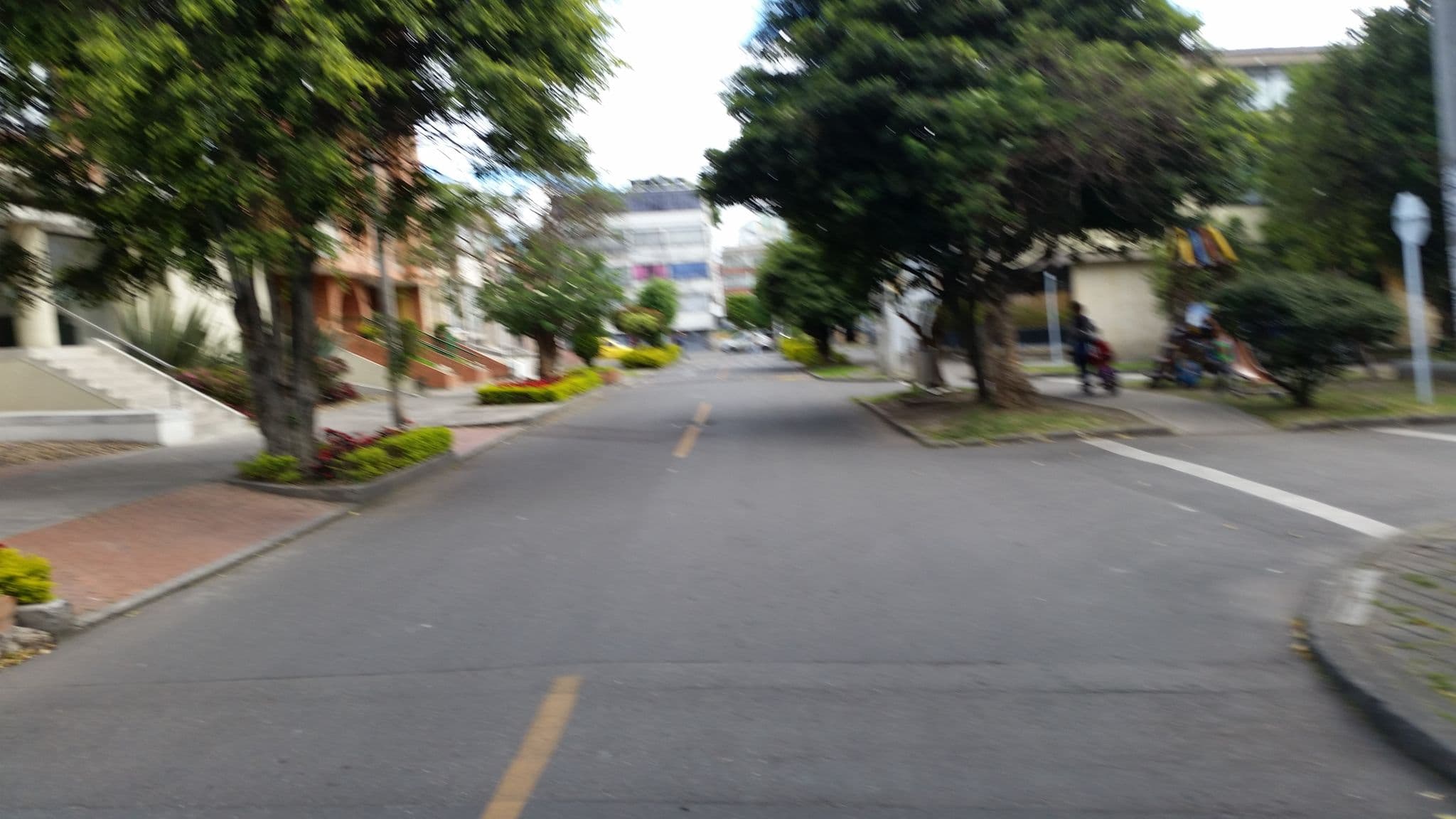 Street view near vivenda, Bogotá — © ejegg (CC BY-SA · Mapillary)