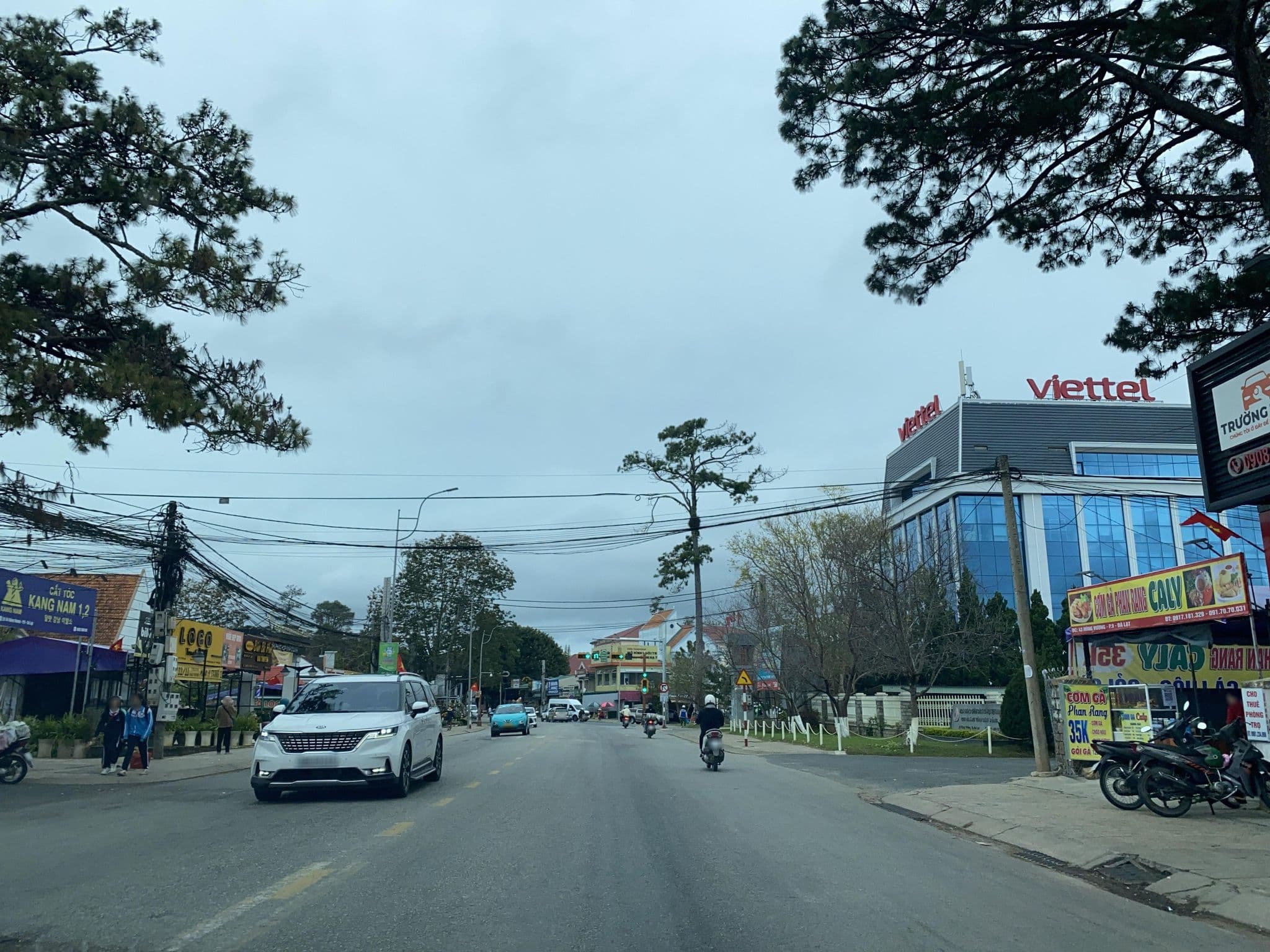 Street view near Trung Nghia Hotel, Ðà Lạt — © DriveWithHoang (CC BY-SA · Mapillary)