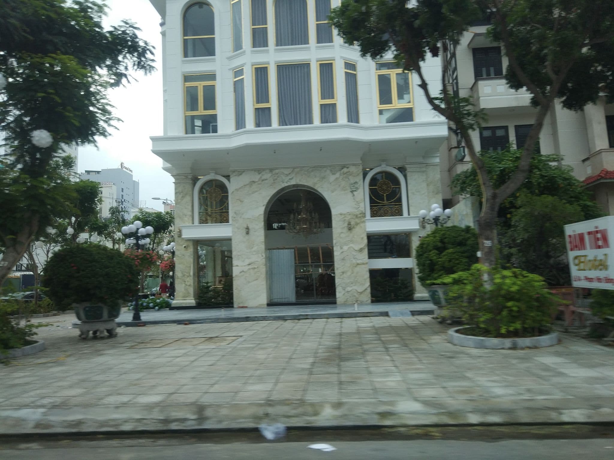 Street view near Parze Ocean Hotel & Spa, An Hải — © raito (CC BY-SA · Mapillary)