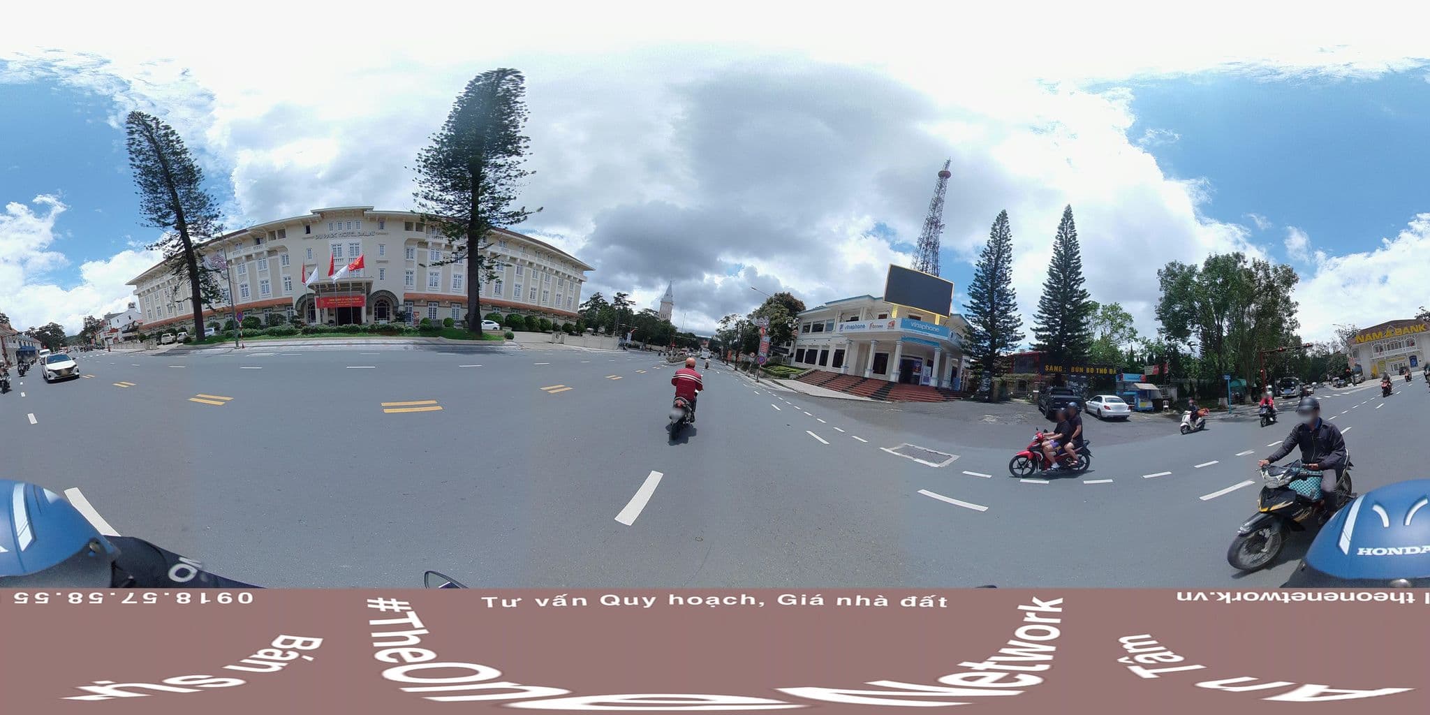 Street view near Dalat Du Parc Heritage Boutique Hôtel, Ðà Lạt — © theonenetwork (CC BY-SA · Mapillary)