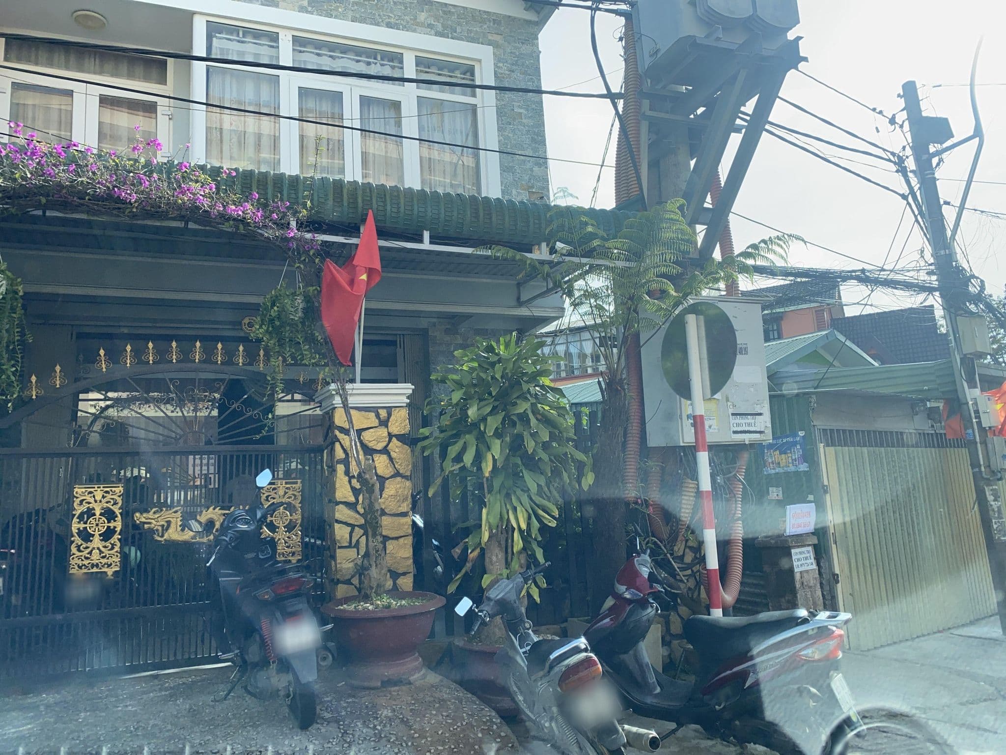 Street view near Motel Phong Tuyền- Nhà Chung, Ðà Lạt — © DriveWithHoang (CC BY-SA · Mapillary)