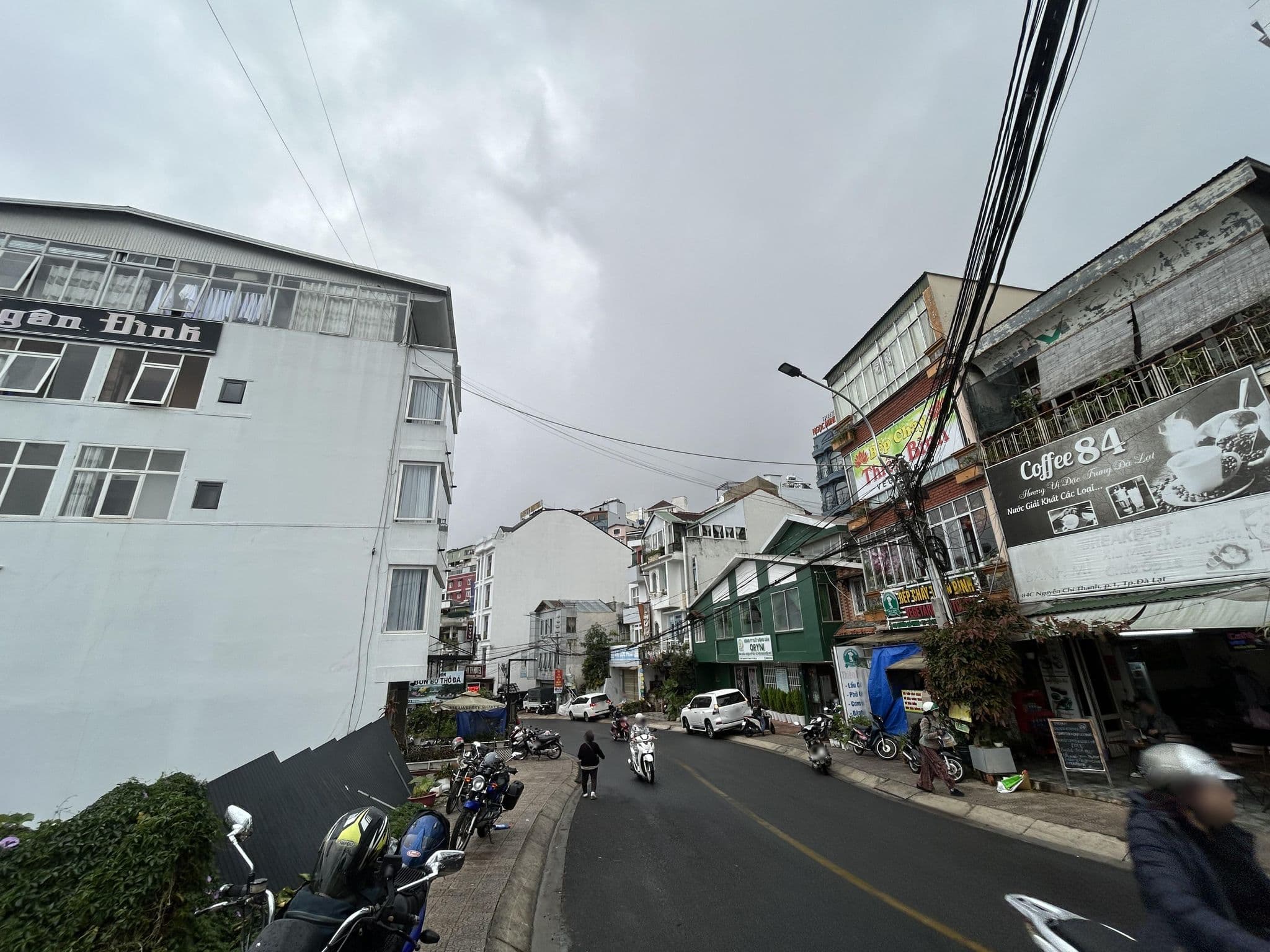 Street view near Ks Ngân Đình, Ðà Lạt — © ruslan_fat (CC BY-SA · Mapillary)