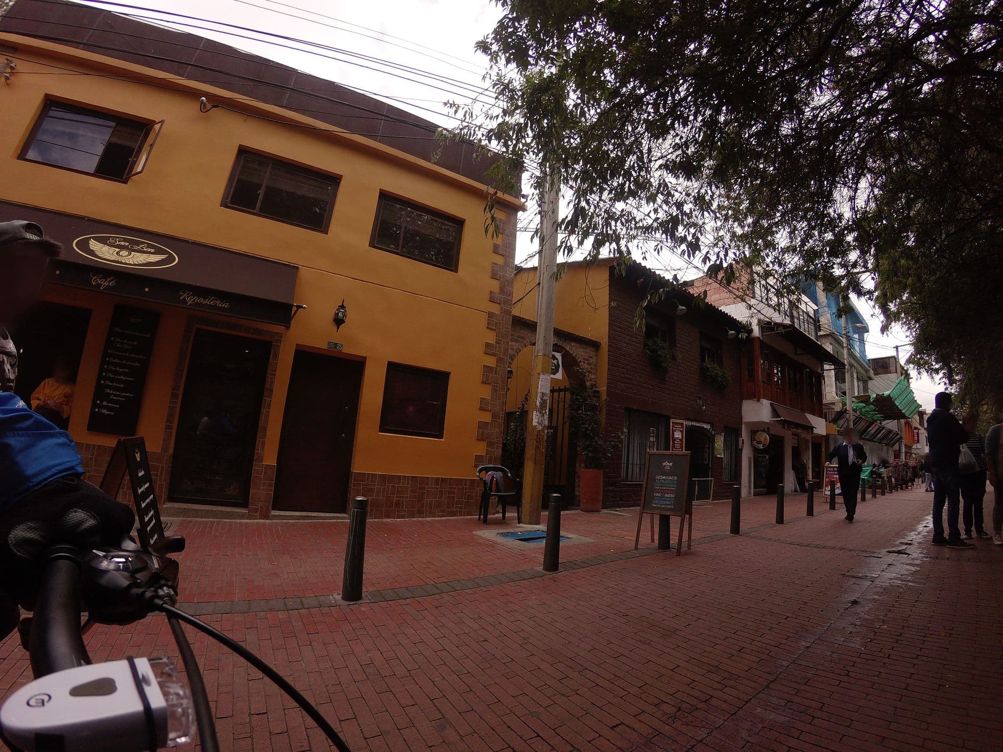 Street view near Usaquen Station Hostel, Barrio San Luis — © angoca (CC BY-SA · Mapillary)
