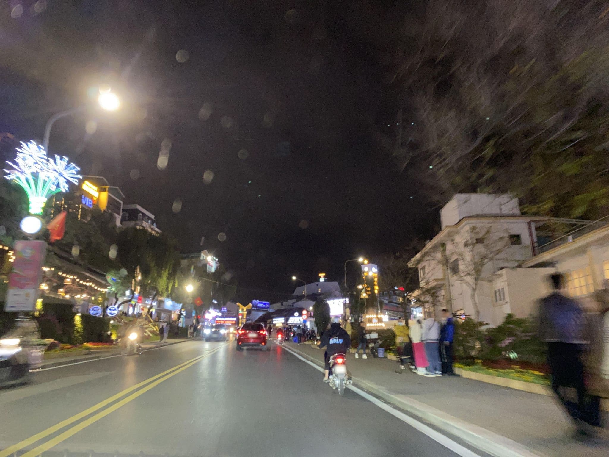 Street view near Thai Duong Hotel, Ðà Lạt — © DriveWithHoang (CC BY-SA · Mapillary)
