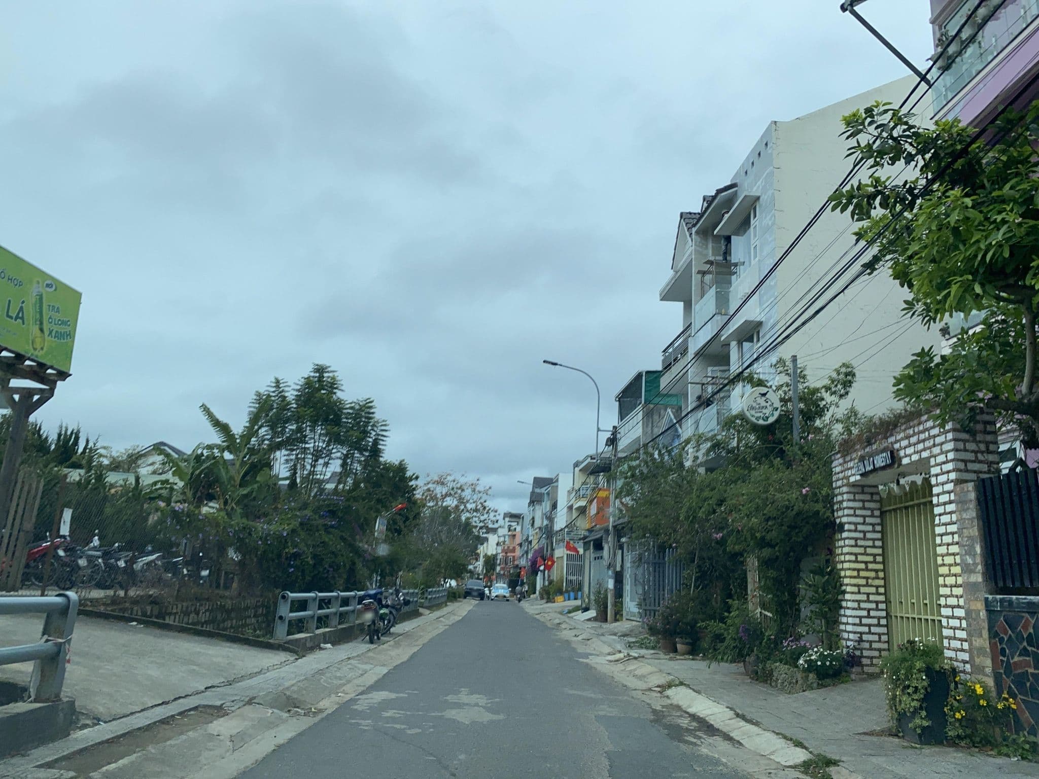 Street view near Selena Dalat Homestay, Ðà Lạt — © DriveWithHoang (CC BY-SA · Mapillary)