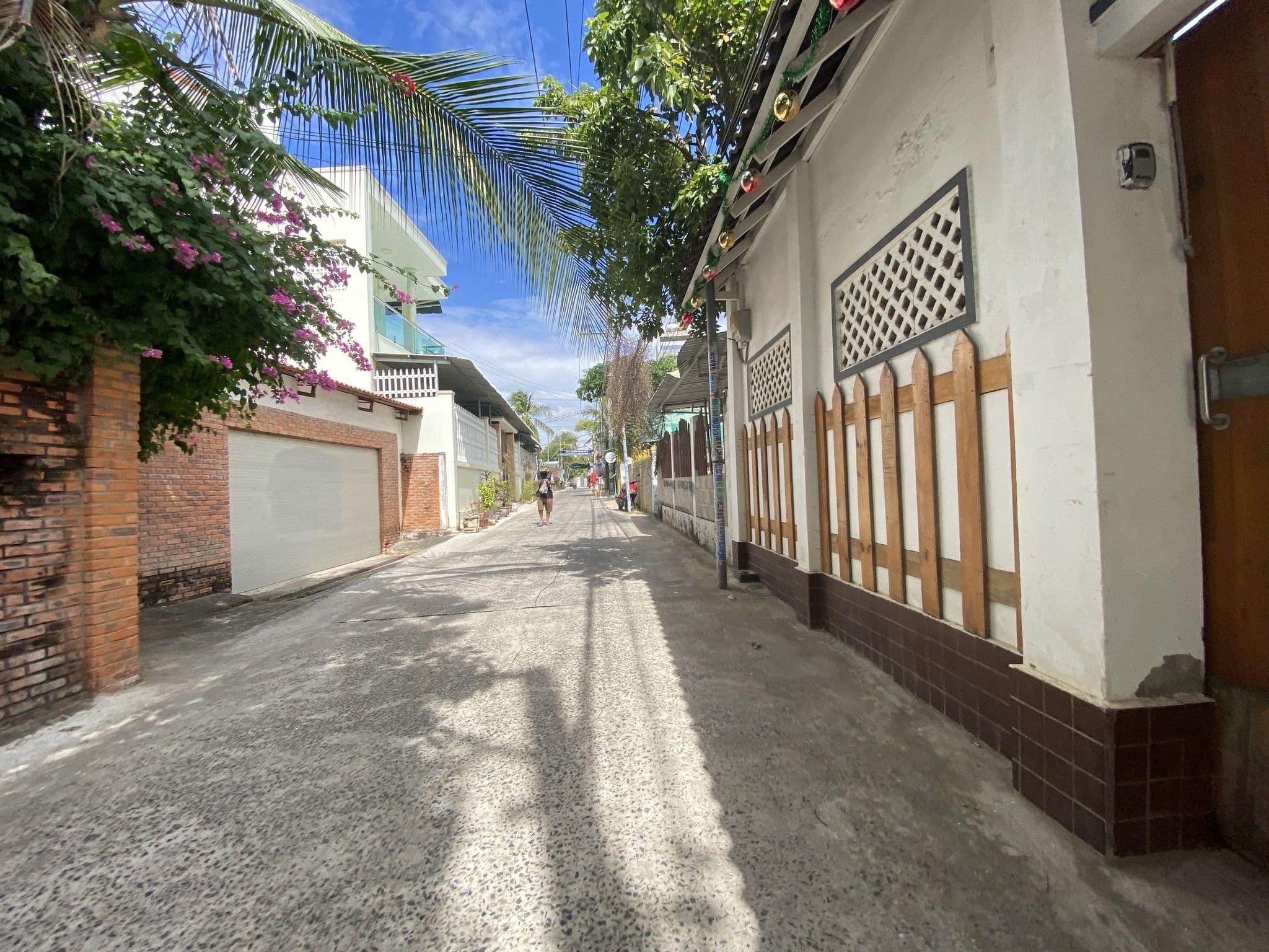Street view near 八道家, Mui Ne — © vadi (CC BY-SA · Mapillary)
