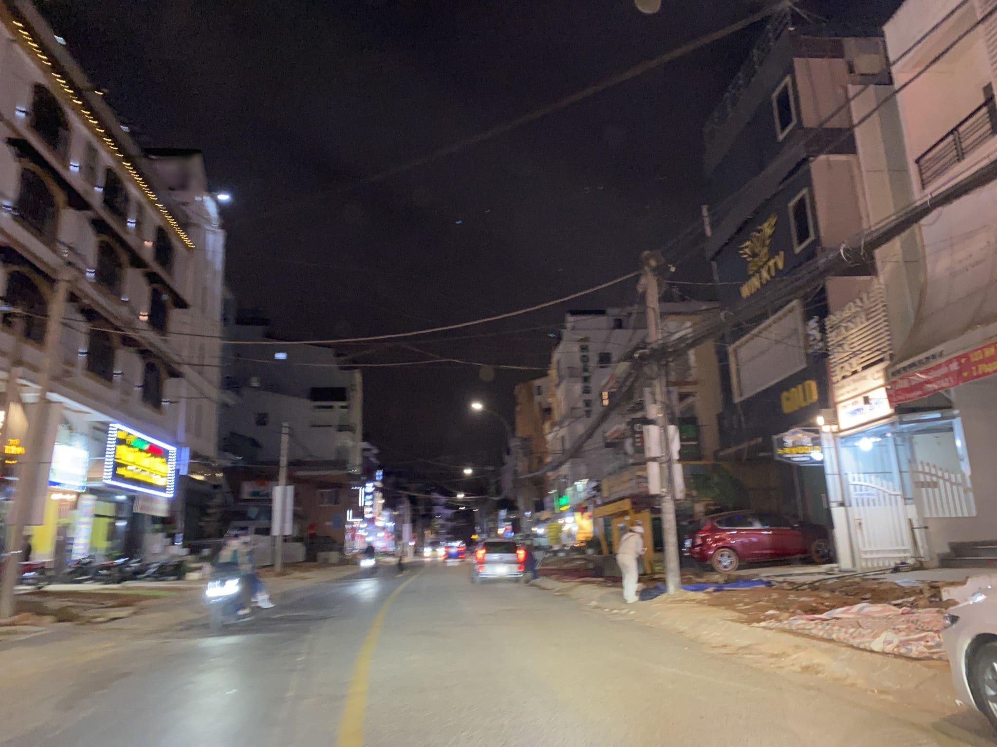 Street view near Hoàng Vy Hotel, Ðà Lạt — © DriveWithHoang (CC BY-SA · Mapillary)