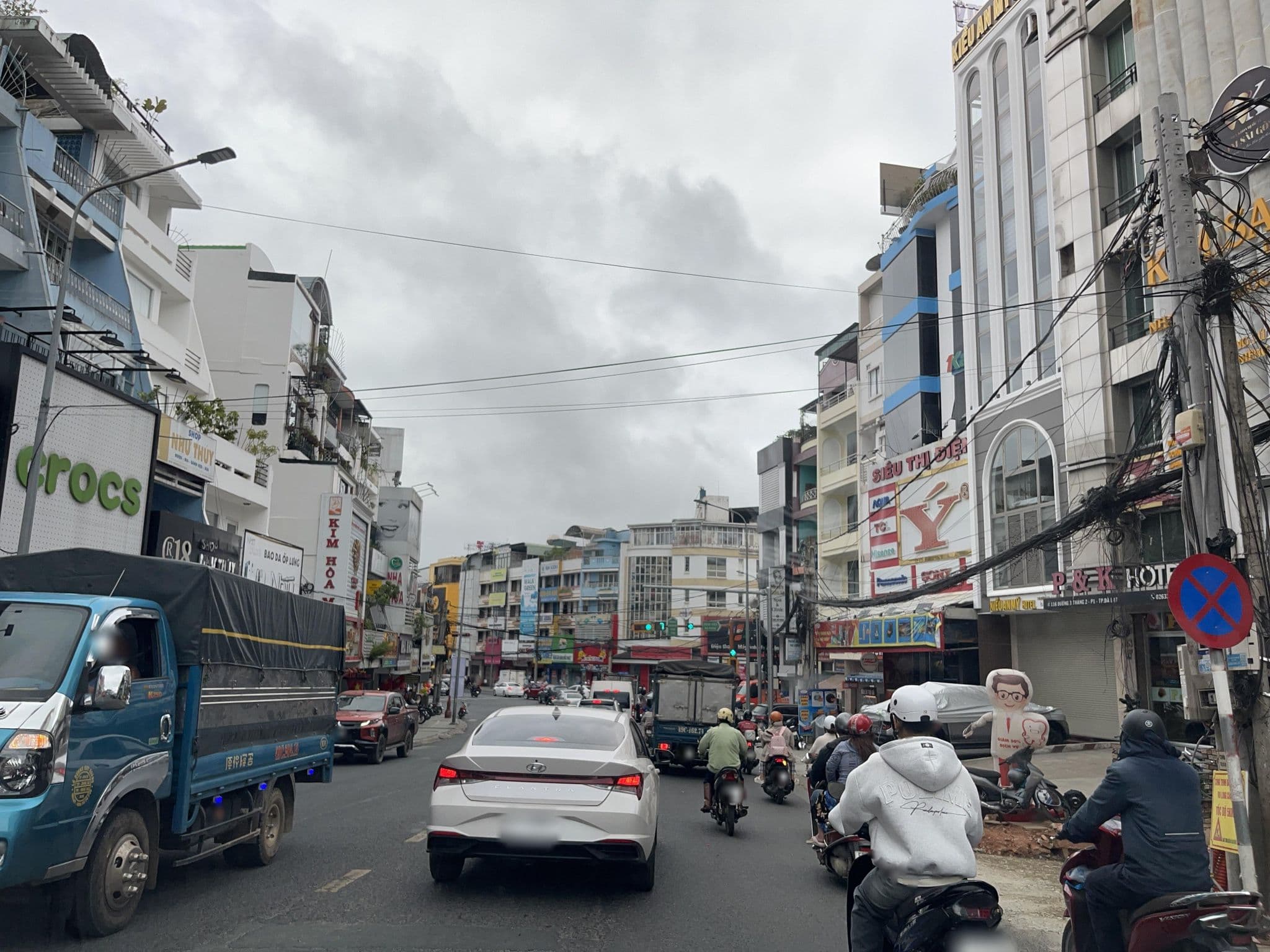 Street view near Lanani Hotel, Ðà Lạt — © DriveWithHoang (CC BY-SA · Mapillary)