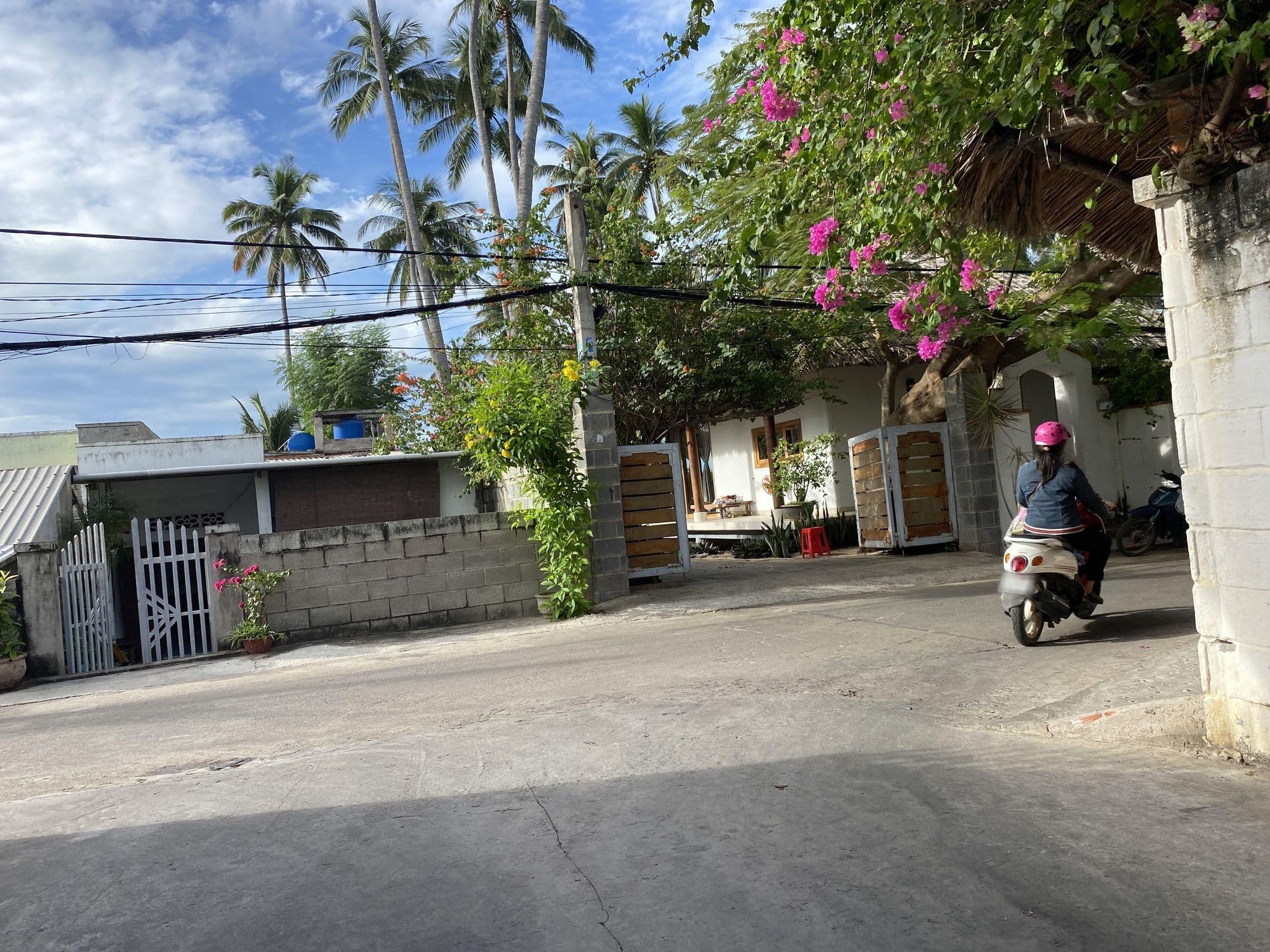 Street view near Au Viet apartments, Mui Ne — © vadi (CC BY-SA · Mapillary)