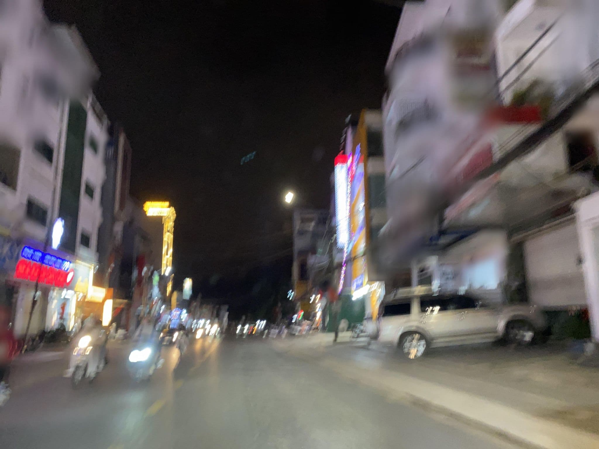Street view near Phương Linh Hotel, Ðà Lạt — © DriveWithHoang (CC BY-SA · Mapillary)