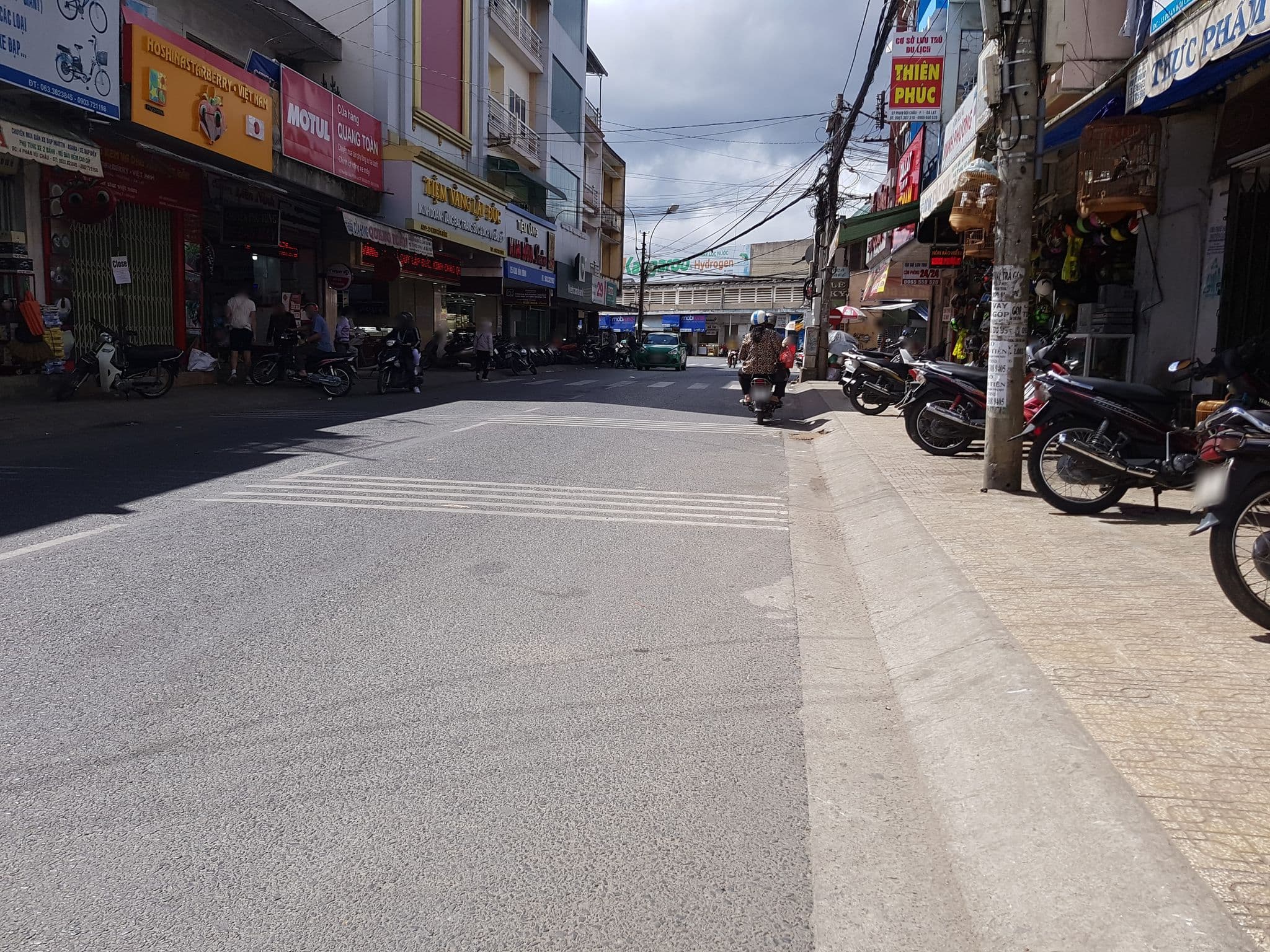 Street view near The Old House, Ðà Lạt — © nielsthemapper (CC BY-SA · Mapillary)