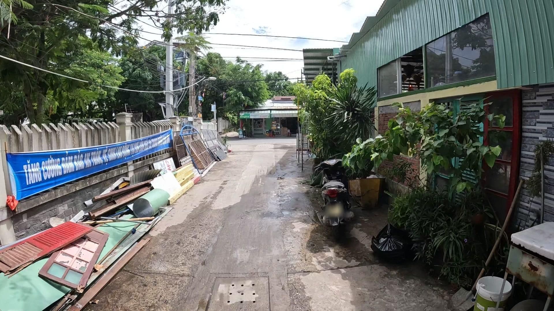 Street view near An Bang Beach Homestay, Tra Que Vegetable Village — © lucomsky (CC BY-SA · Mapillary)
