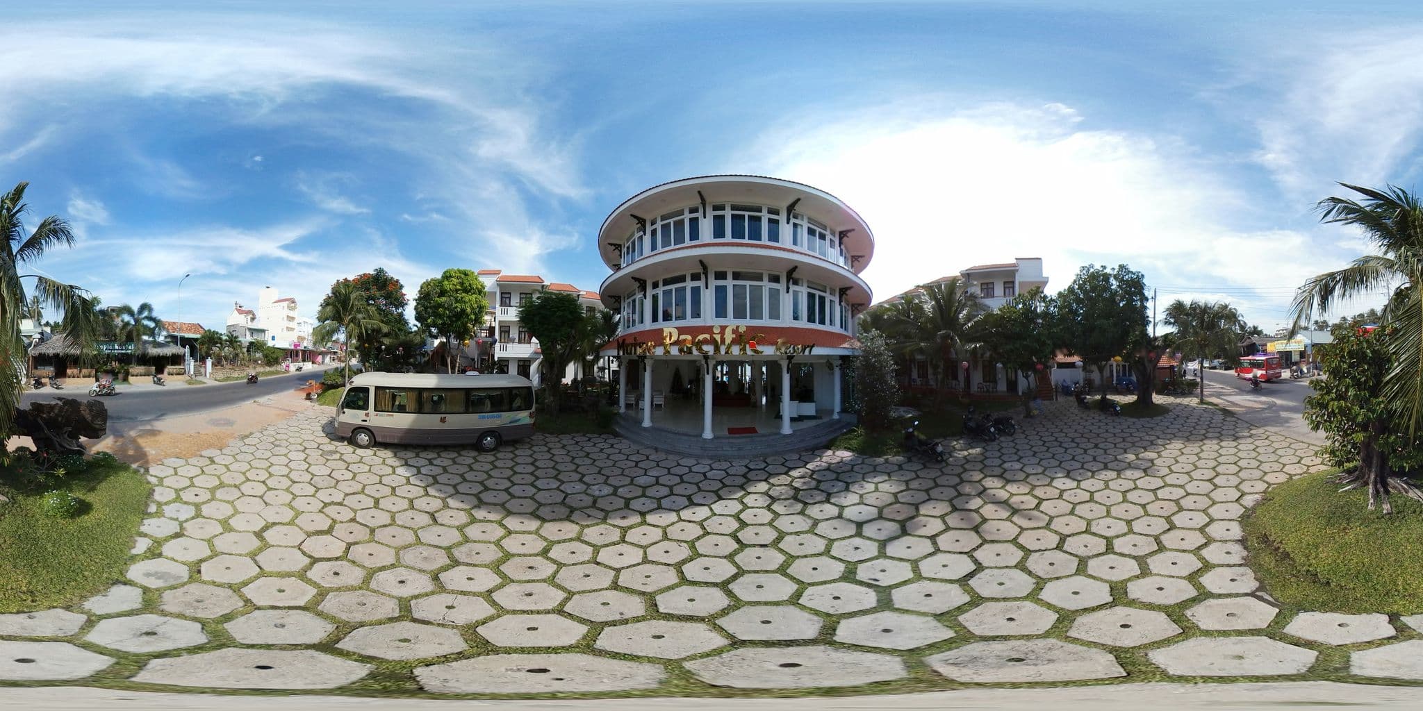 Street view near Ly Ly Guest house, Mui Ne — © vlad_p (CC BY-SA · Mapillary)
