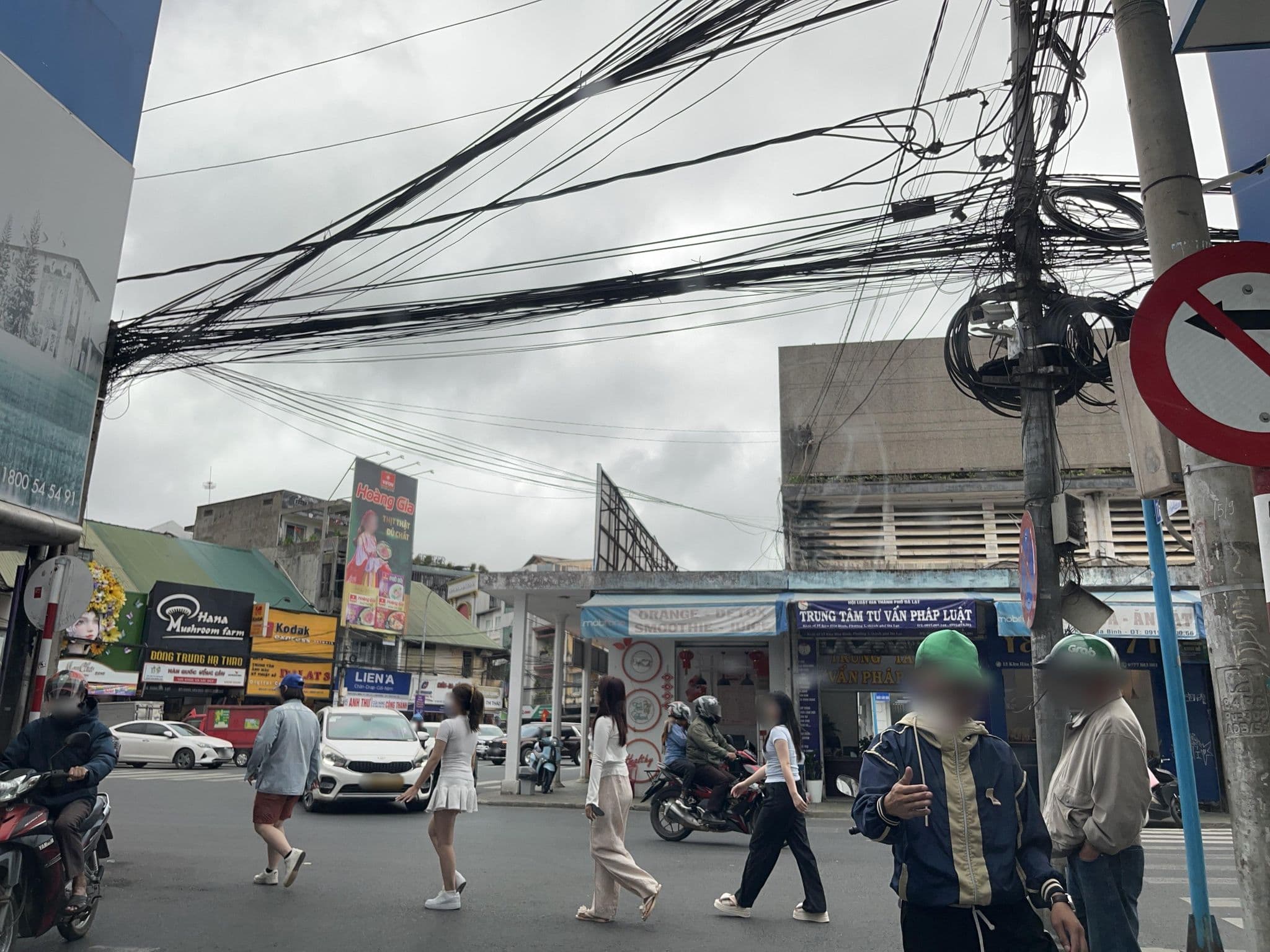 Street view near Vy’L House, Ðà Lạt — © DriveWithHoang (CC BY-SA · Mapillary)