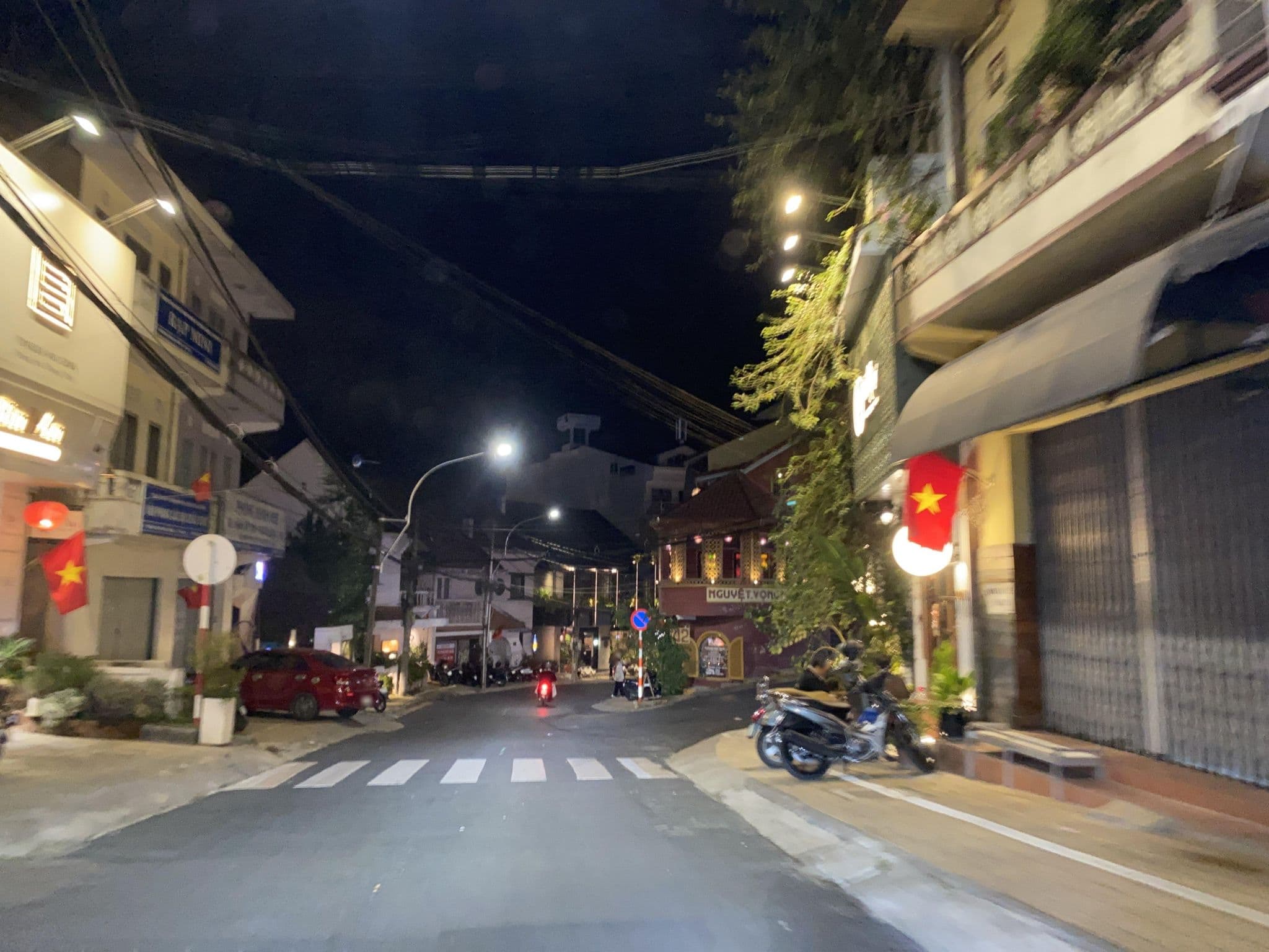 Street view near Nhà Nghỉ Á Châu, Ðà Lạt — © DriveWithHoang (CC BY-SA · Mapillary)