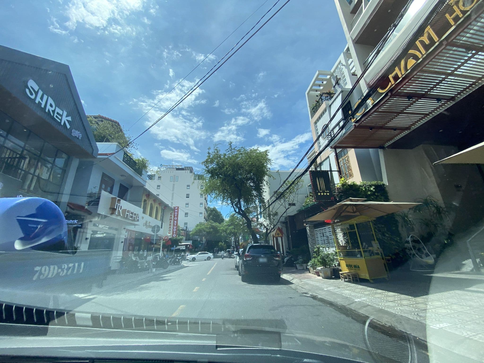 Street view near Le’s Cham Hotel, Nha Trang — © DriveWithHoang (CC BY-SA · Mapillary)