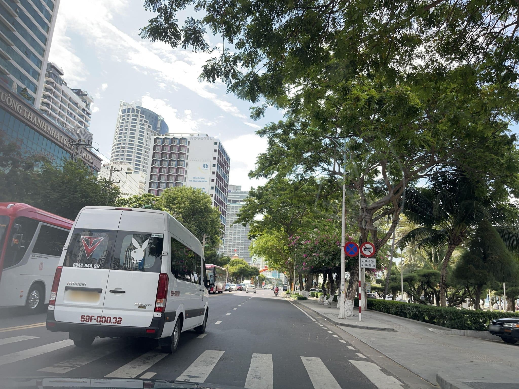 Street view near Phong Châu Hotel, Nha Trang — © DriveWithHoang (CC BY-SA · Mapillary)